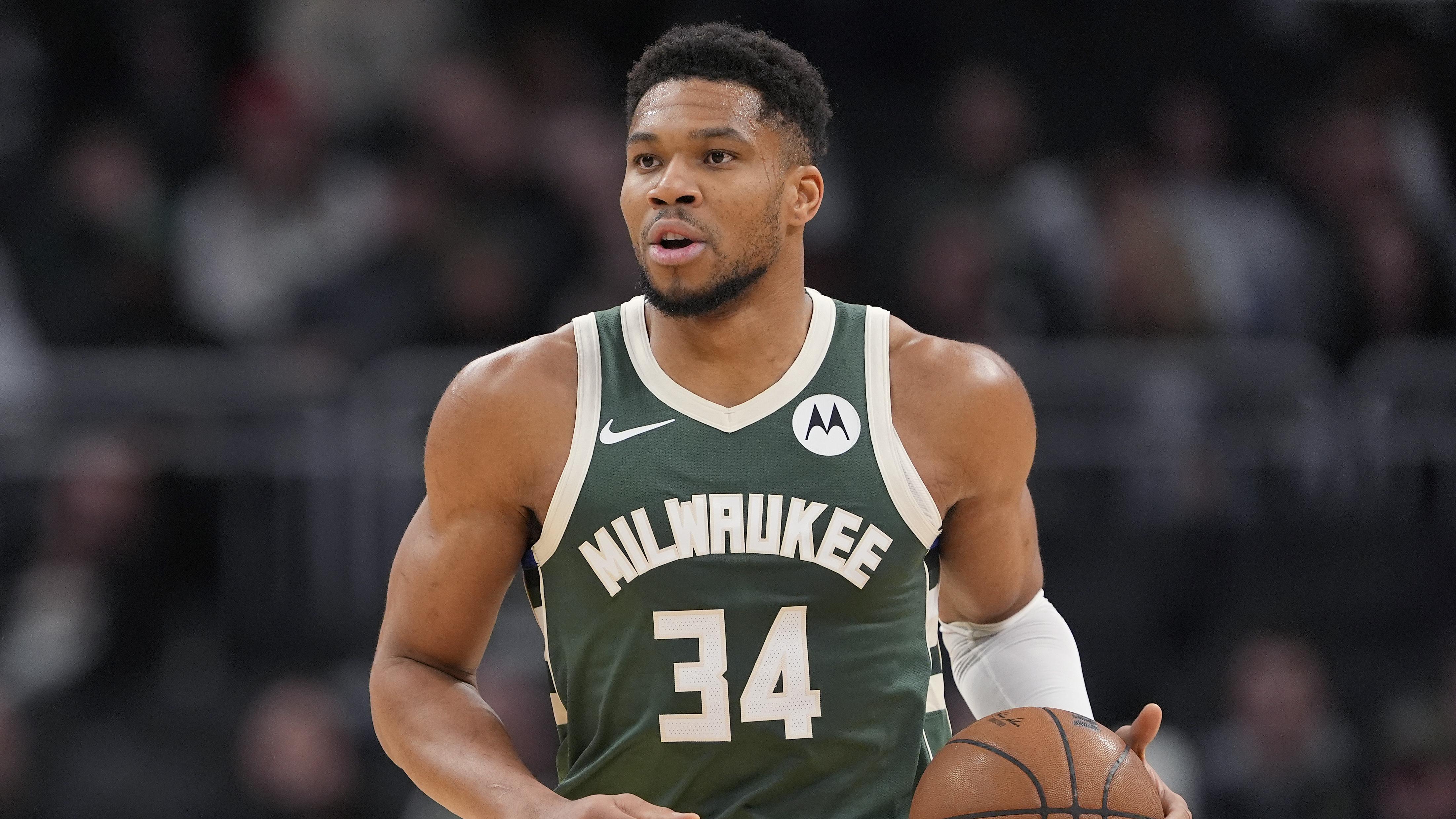 Detroit Pistons v Milwaukee Bucks