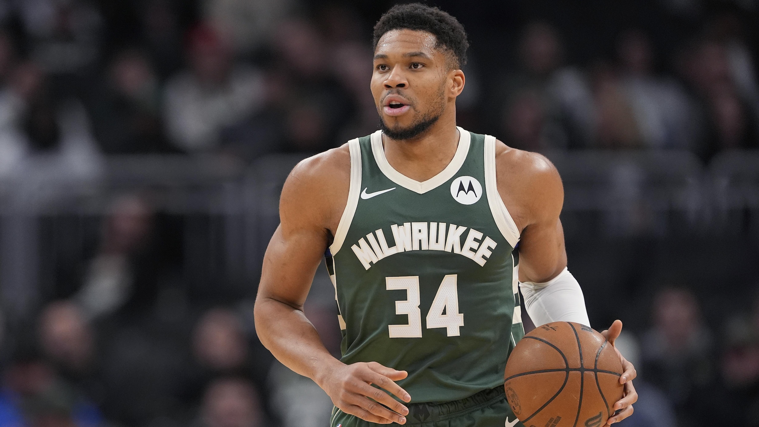 Detroit Pistons v Milwaukee Bucks
