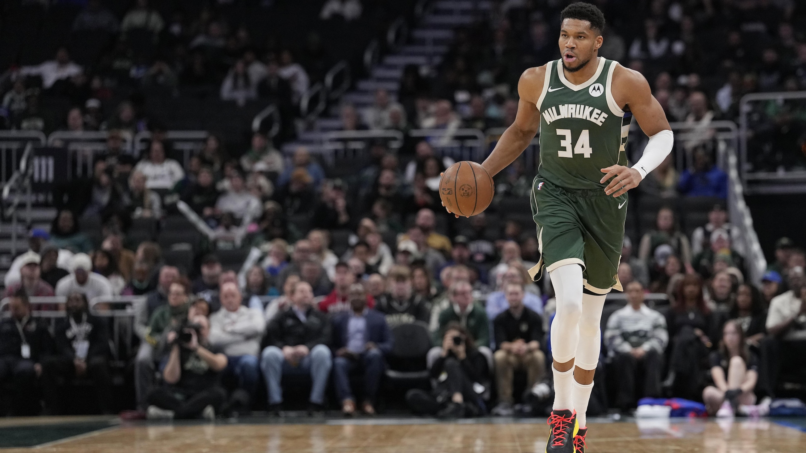 Detroit Pistons v Milwaukee Bucks