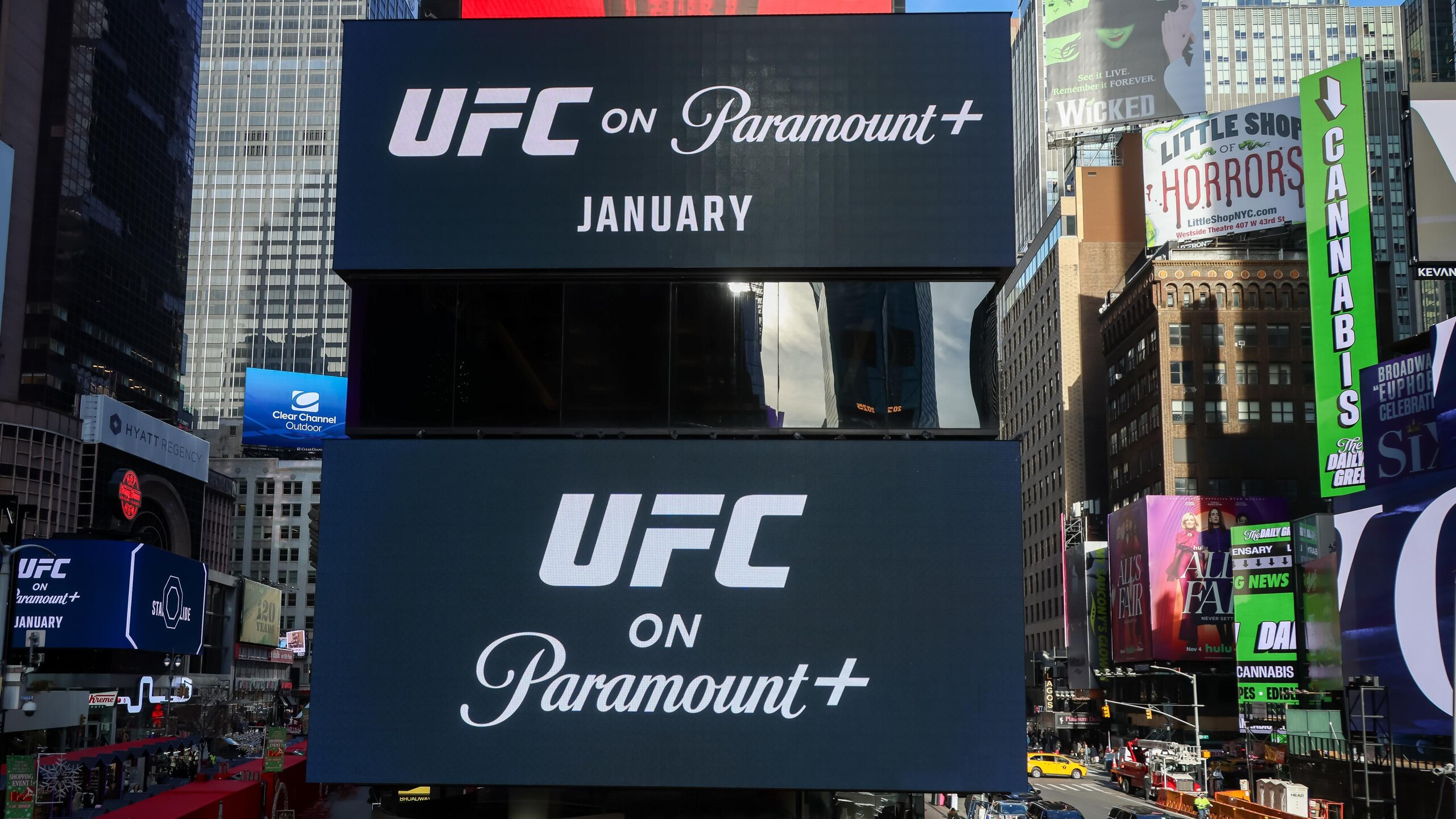 Paramount, Netflix Battle For Warner Bros. Takeover