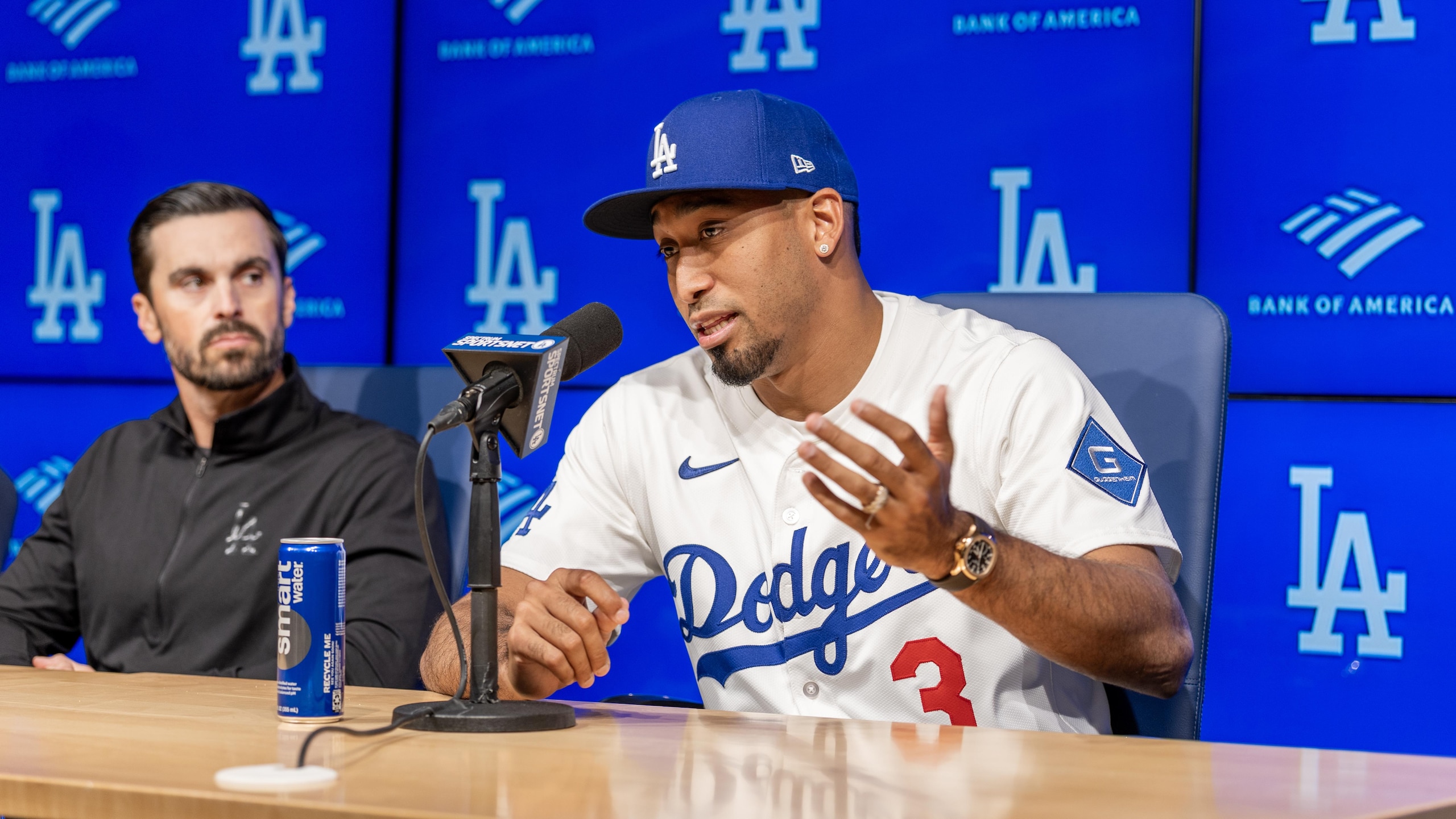 The Los Angeles Dodgers introduce star closer Edwin Díaz after signing him to a huge three-year, $69 million deal in December 2025, transforming their bullpen with the elite, hard-throwing right-hander who boasts a dominant track record and was considered The Los Angeles Dodgers introduce star closer Edwin Díaz after signing him to a huge three-year, $69 million deal in December 2025, transforming their bullpen with the elite, hard-throwing right-hander who boasts a dominant track record and was considered