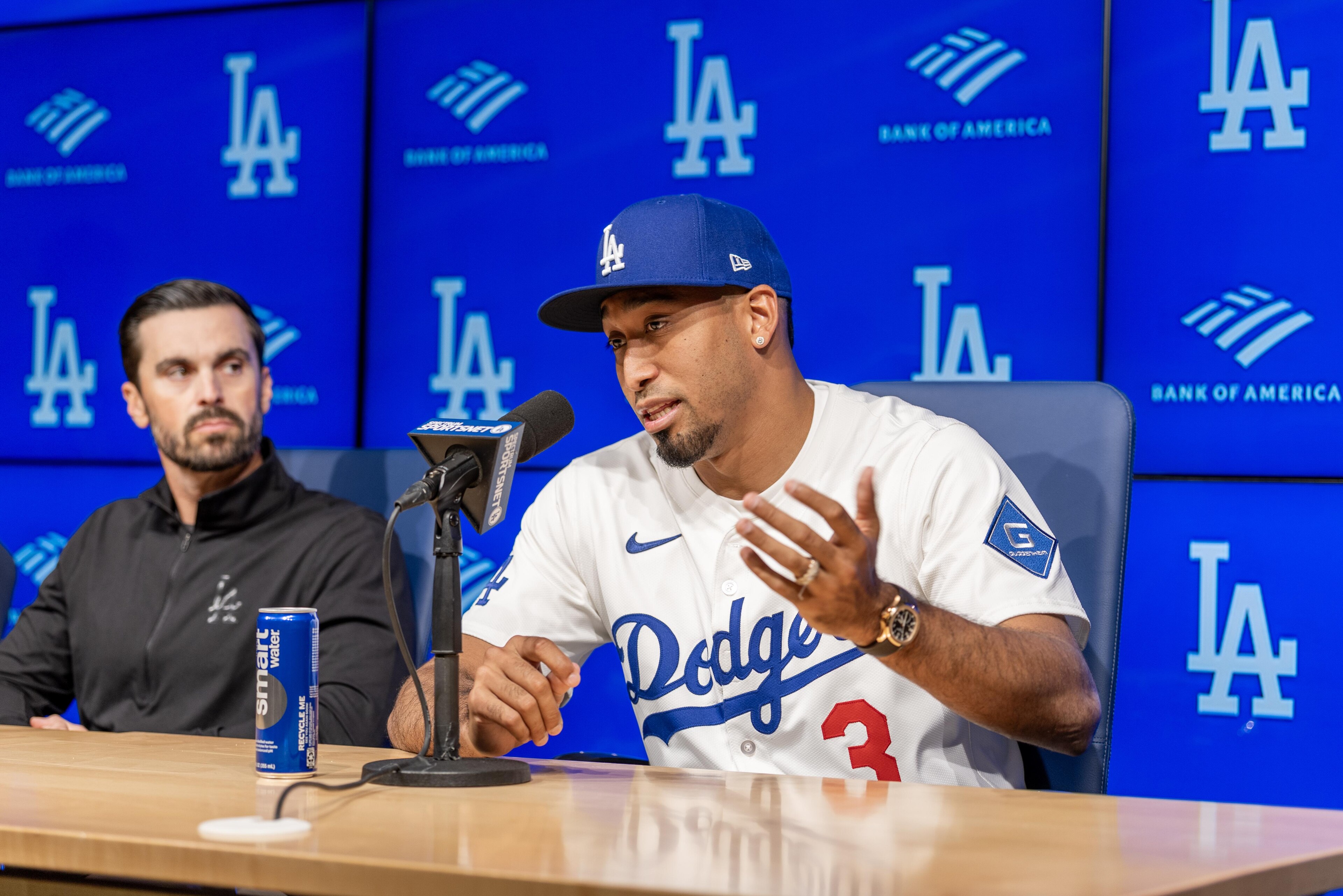 The Los Angeles Dodgers introduce star closer Edwin Díaz after signing him to a huge three-year, $69 million deal in December 2025, transforming their bullpen with the elite, hard-throwing right-hander who boasts a dominant track record and was considered The Los Angeles Dodgers introduce star closer Edwin Díaz after signing him to a huge three-year, $69 million deal in December 2025, transforming their bullpen with the elite, hard-throwing right-hander who boasts a dominant track record and was considered