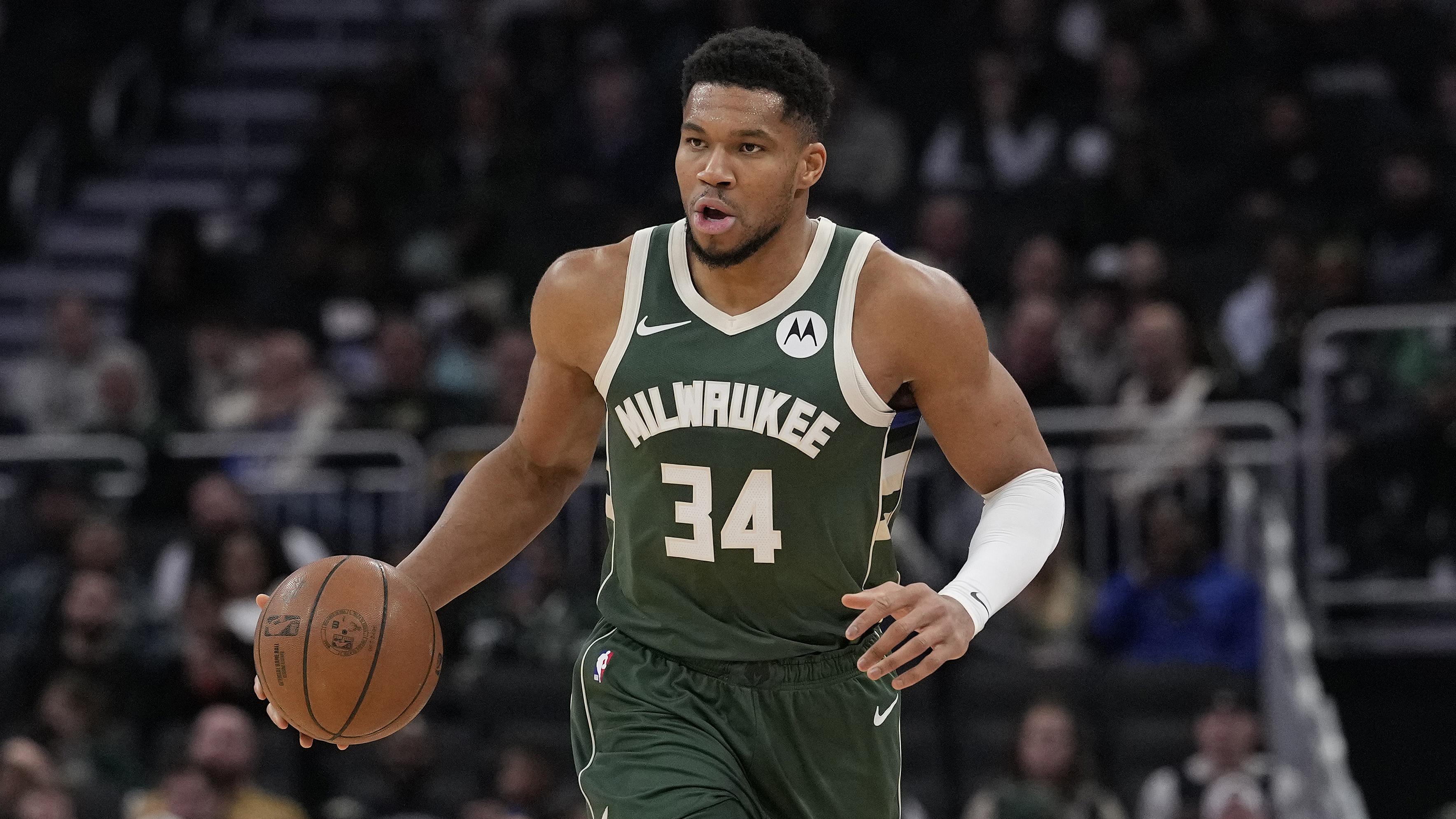 Detroit Pistons v Milwaukee Bucks