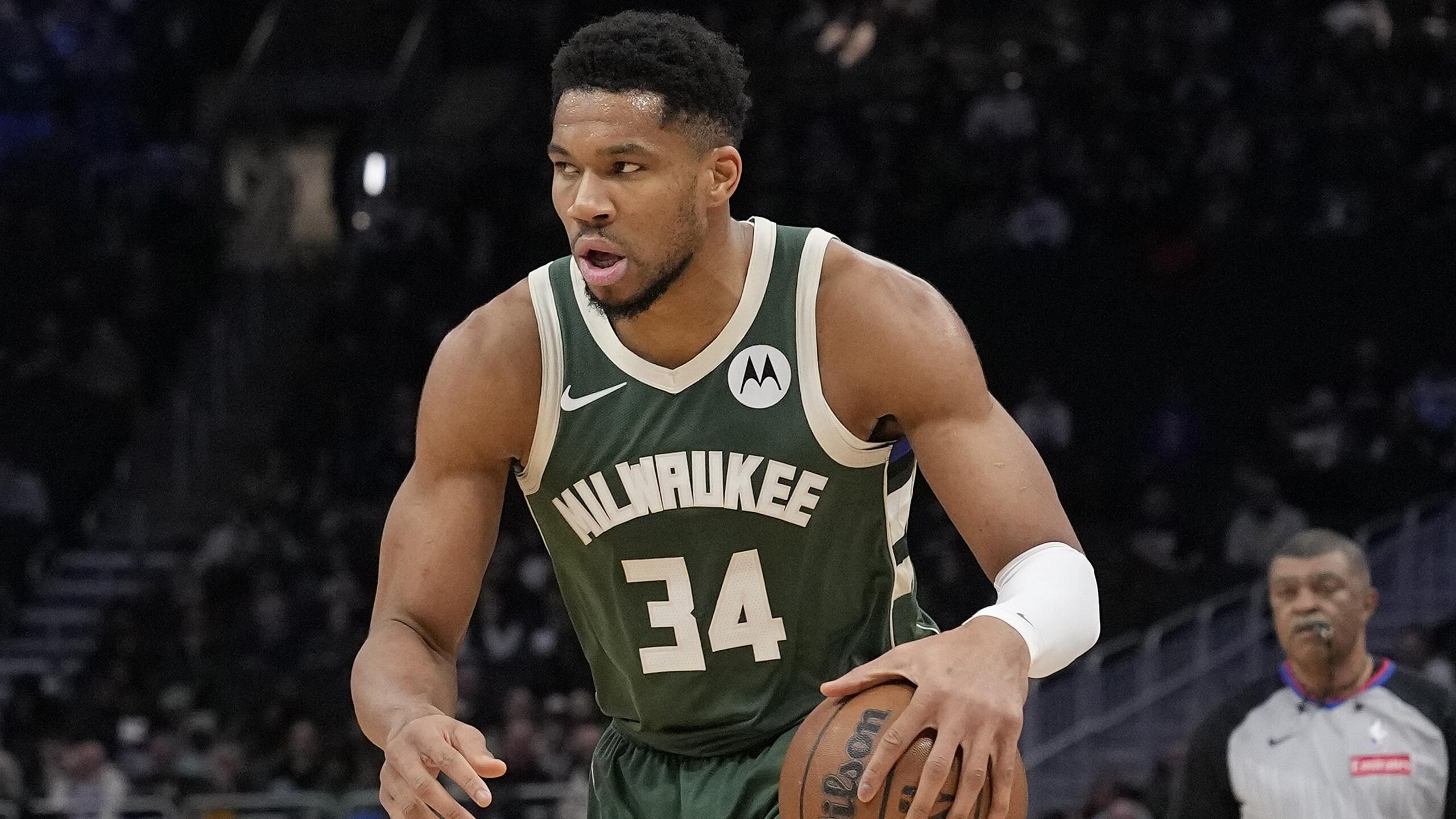 Detroit Pistons v Milwaukee Bucks Detroit Pistons v Milwaukee Bucks