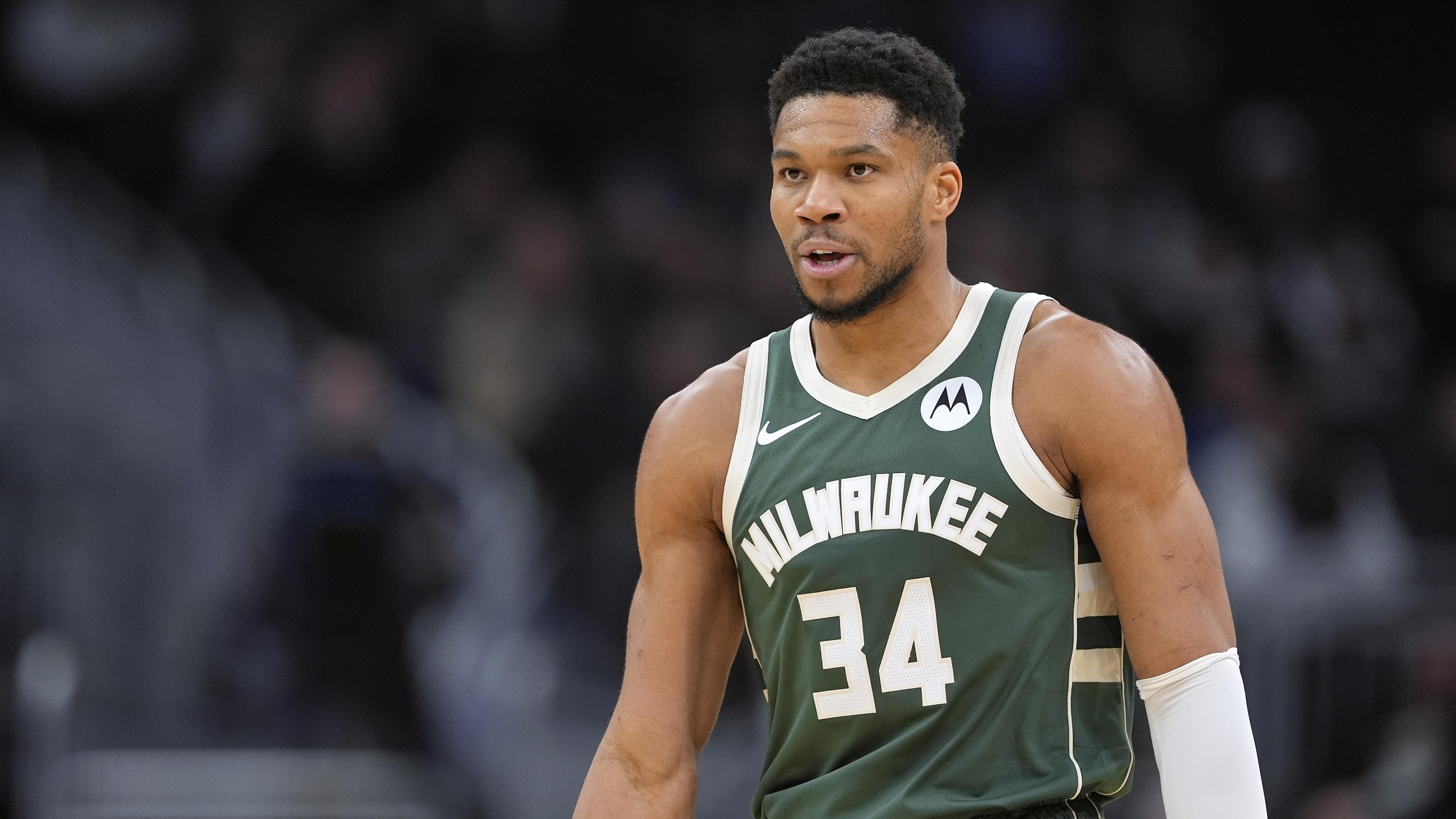 Detroit Pistons v Milwaukee Bucks