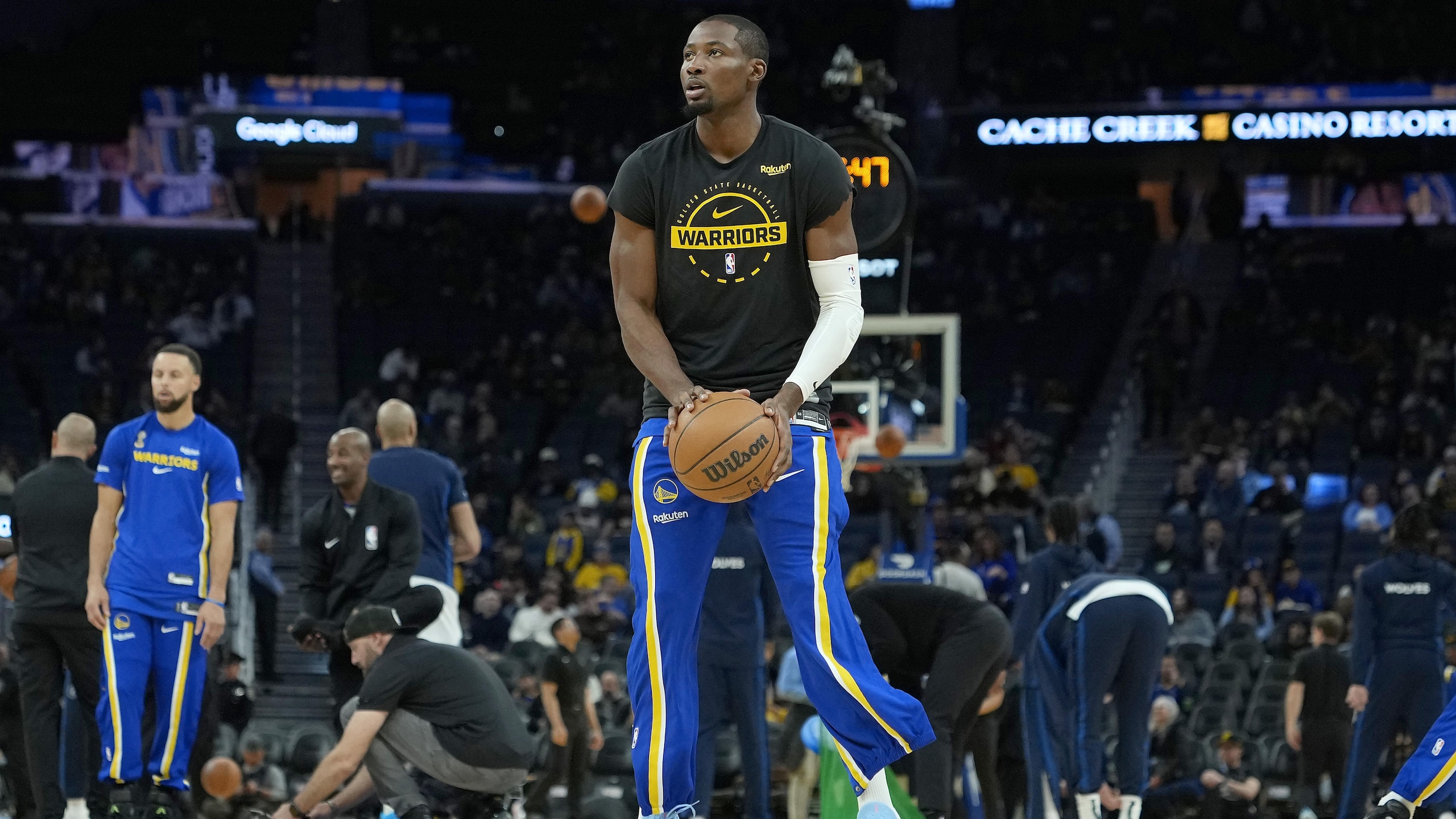 Minnesota Timberwolves v Golden State Warriors