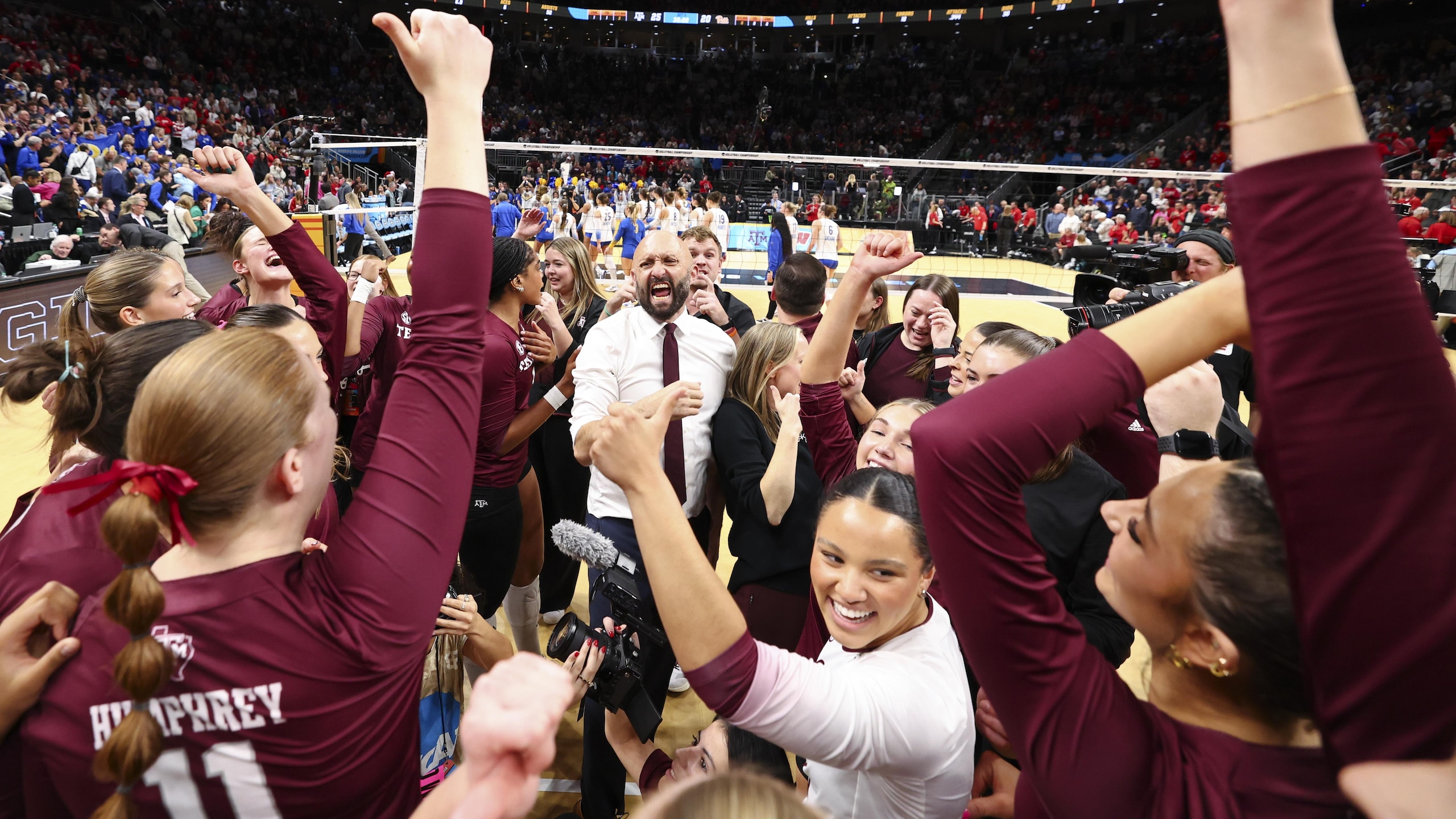 NCAA Division I Women's Volleyball Championships - Semifinals