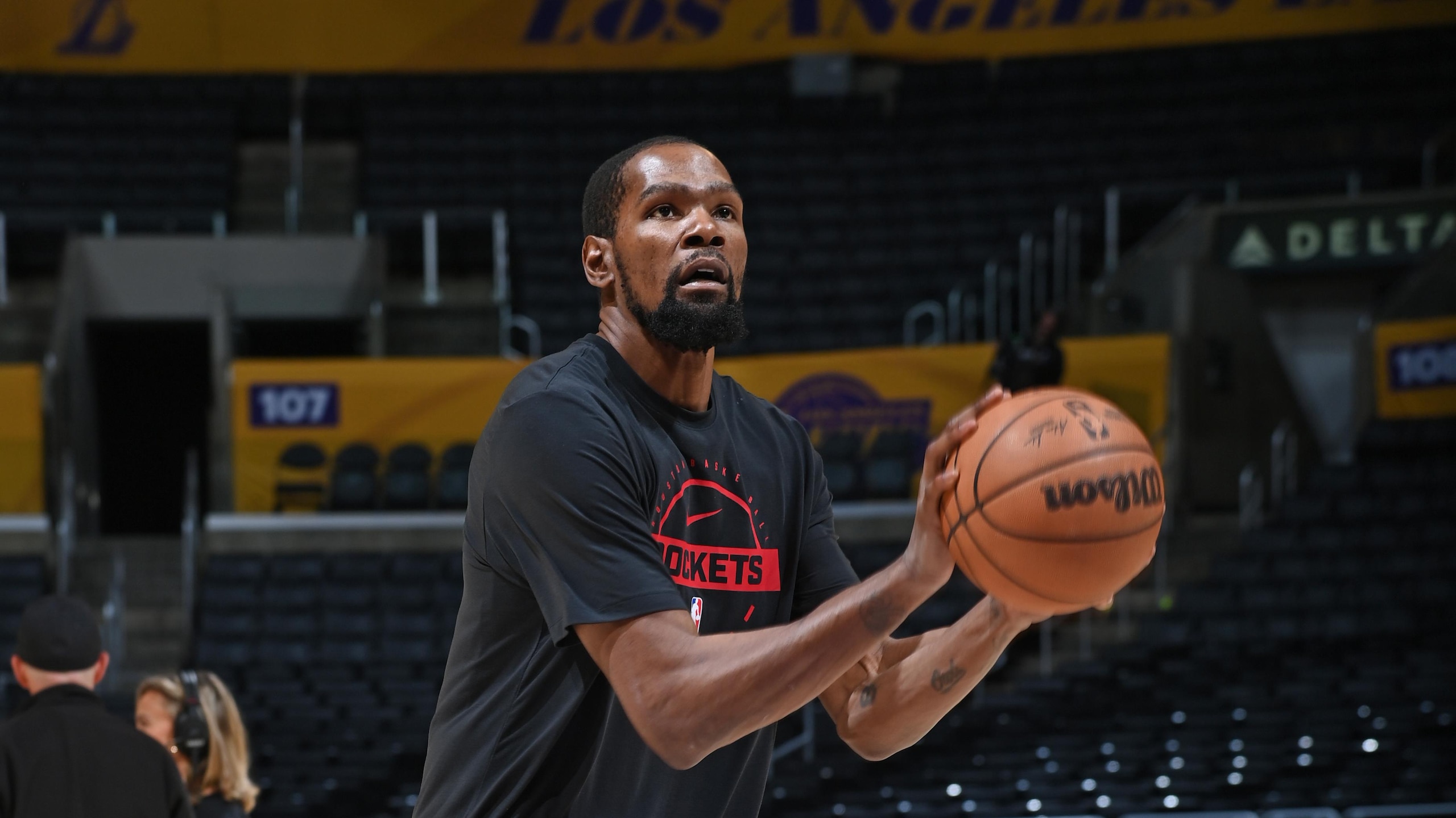 Houston Rockets v Los Angeles Lakers
