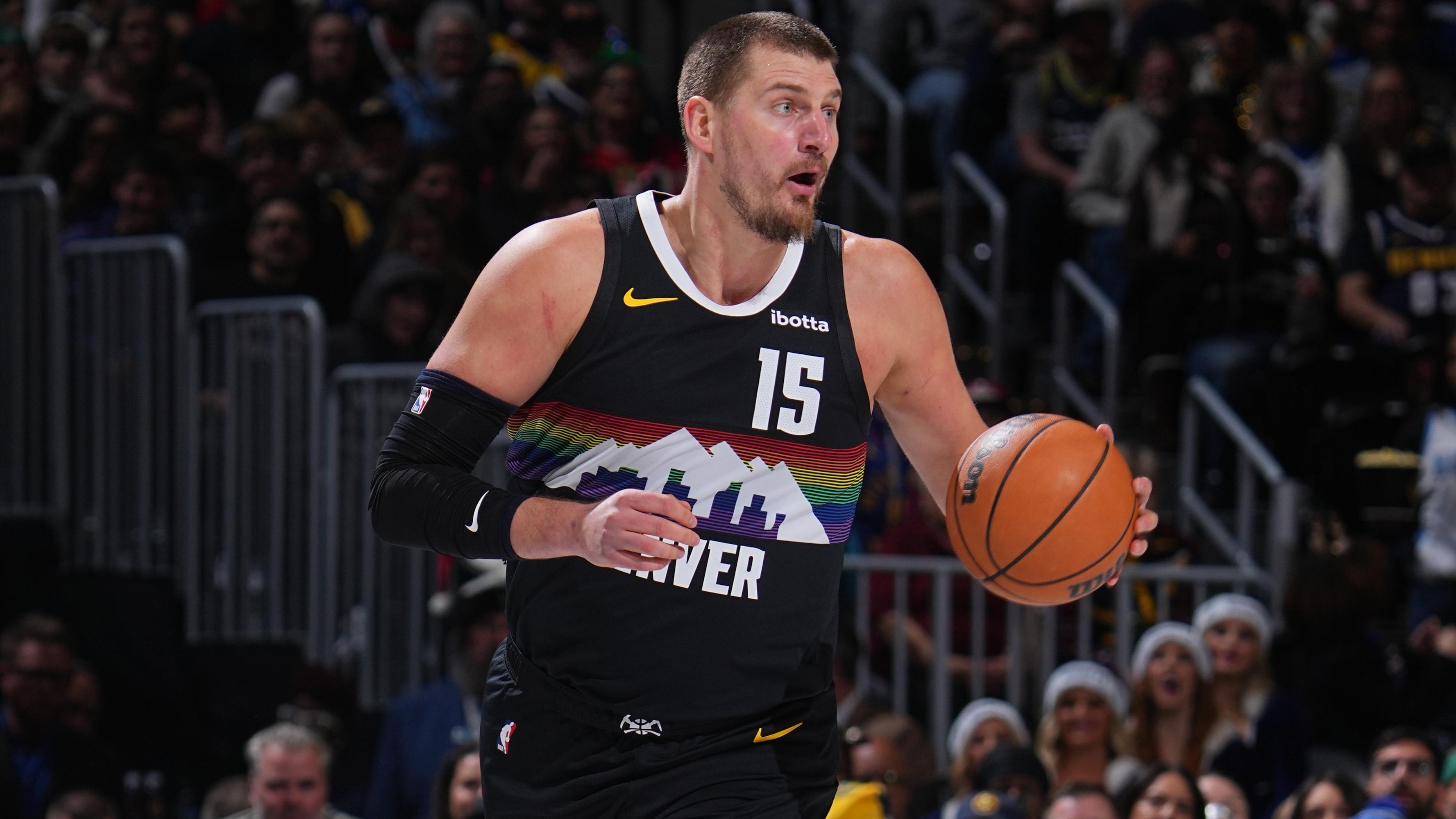 Nikola Jokic Scores 23, Impresses NBA Fans in 1st Half of Nuggets vs. Edwards, Wolves