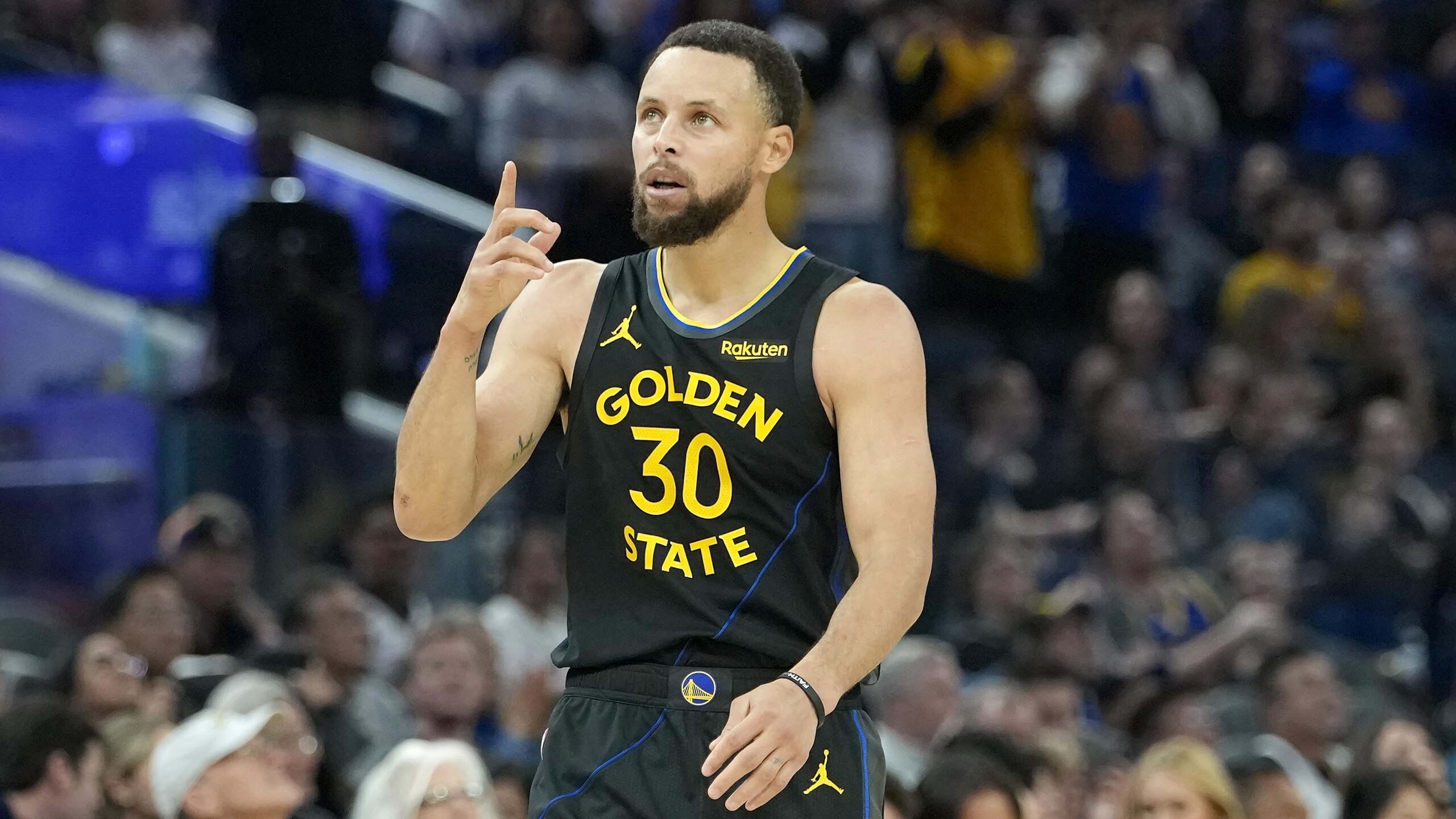 Phoenix Suns v Golden State Warriors