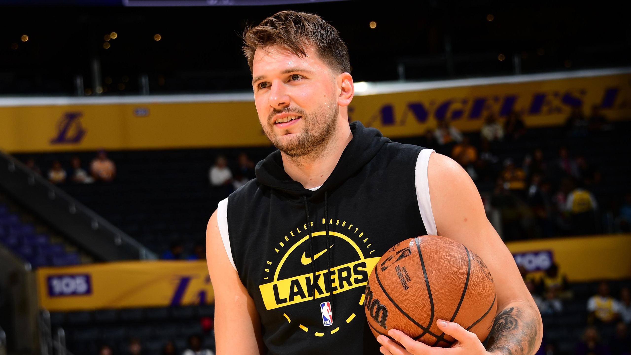 Sacramento Kings v Los Angeles Lakers