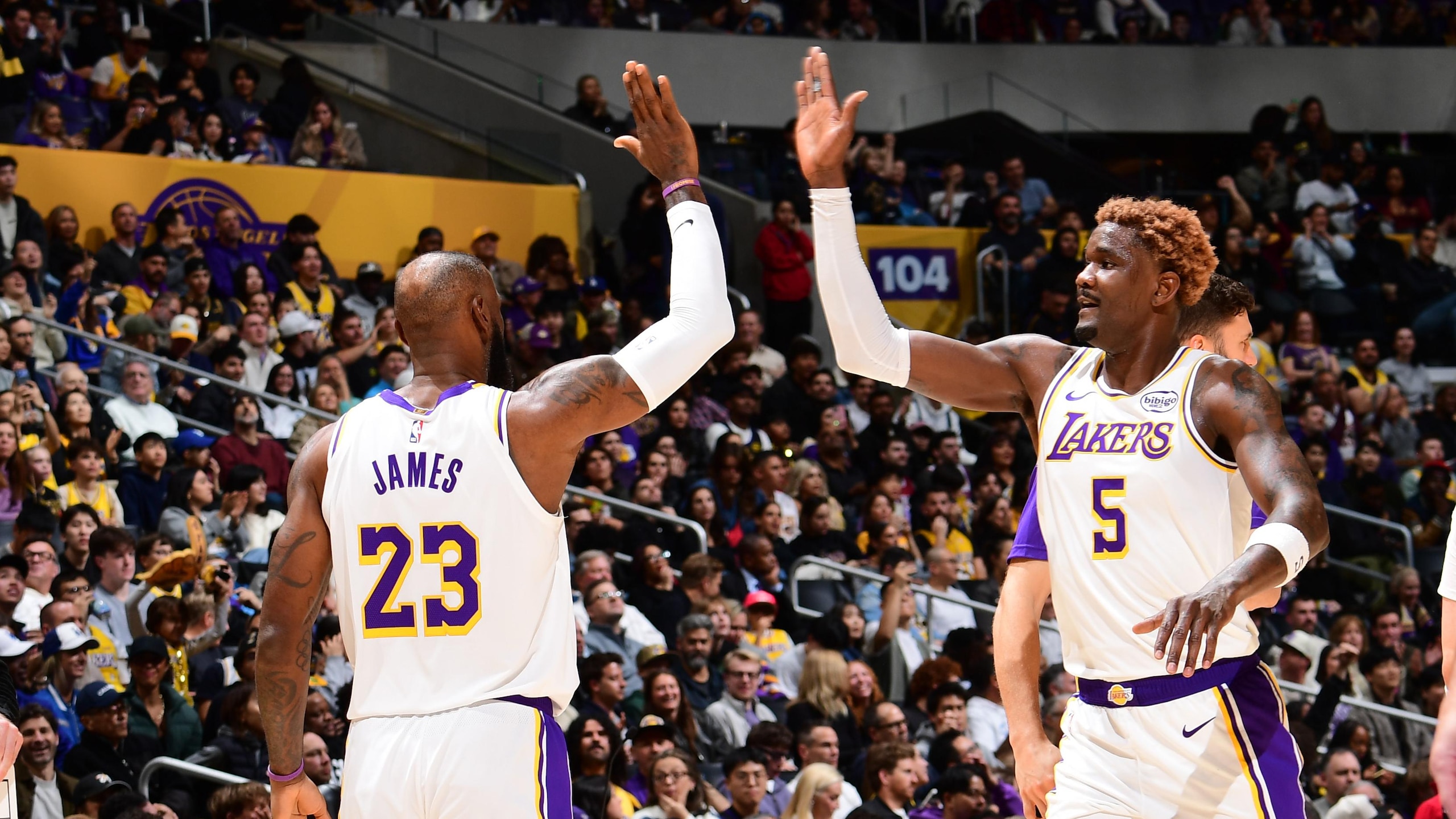 Sacramento Kings v Los Angeles Lakers