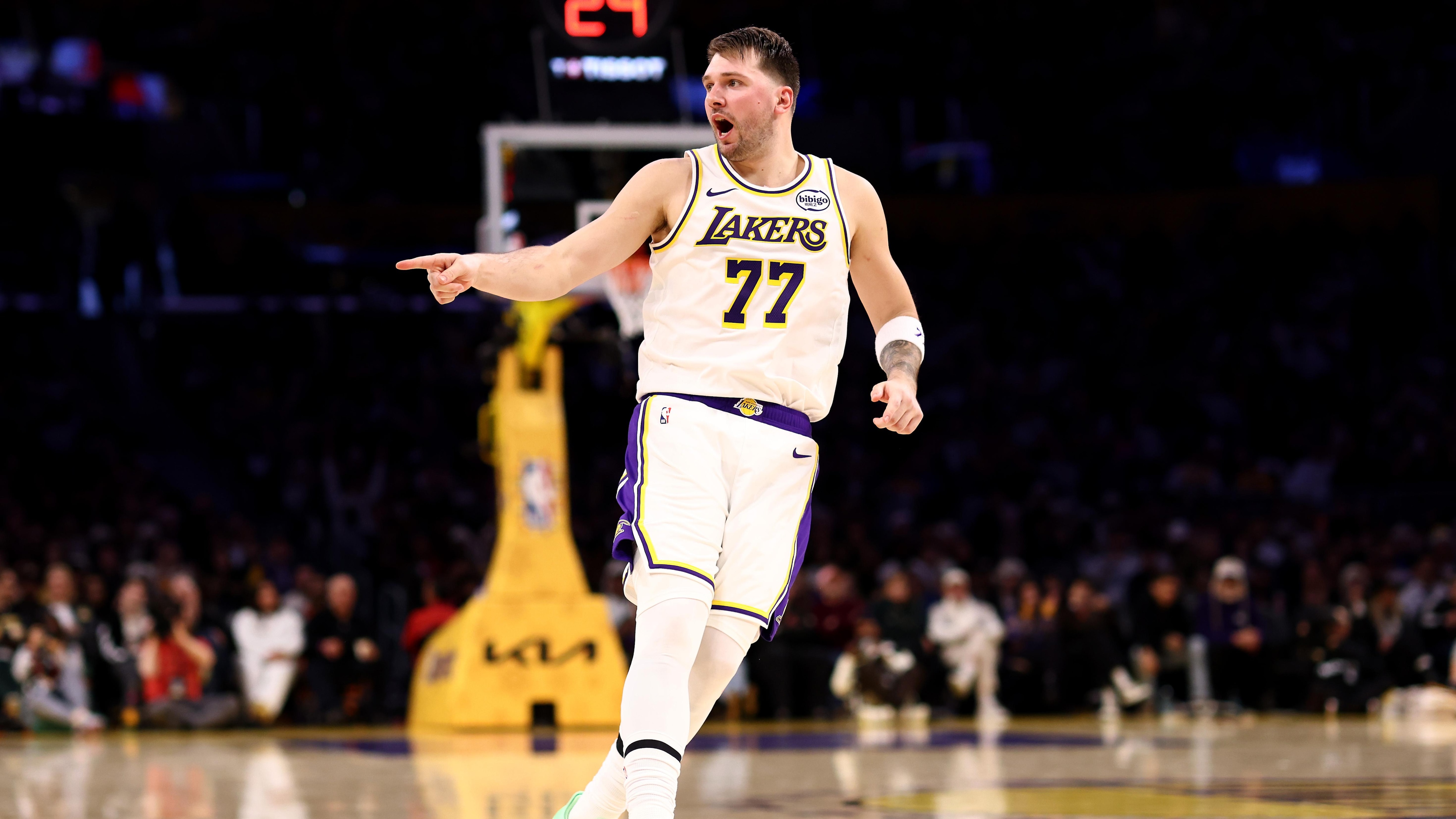 Houston Rockets v Los Angeles Lakers