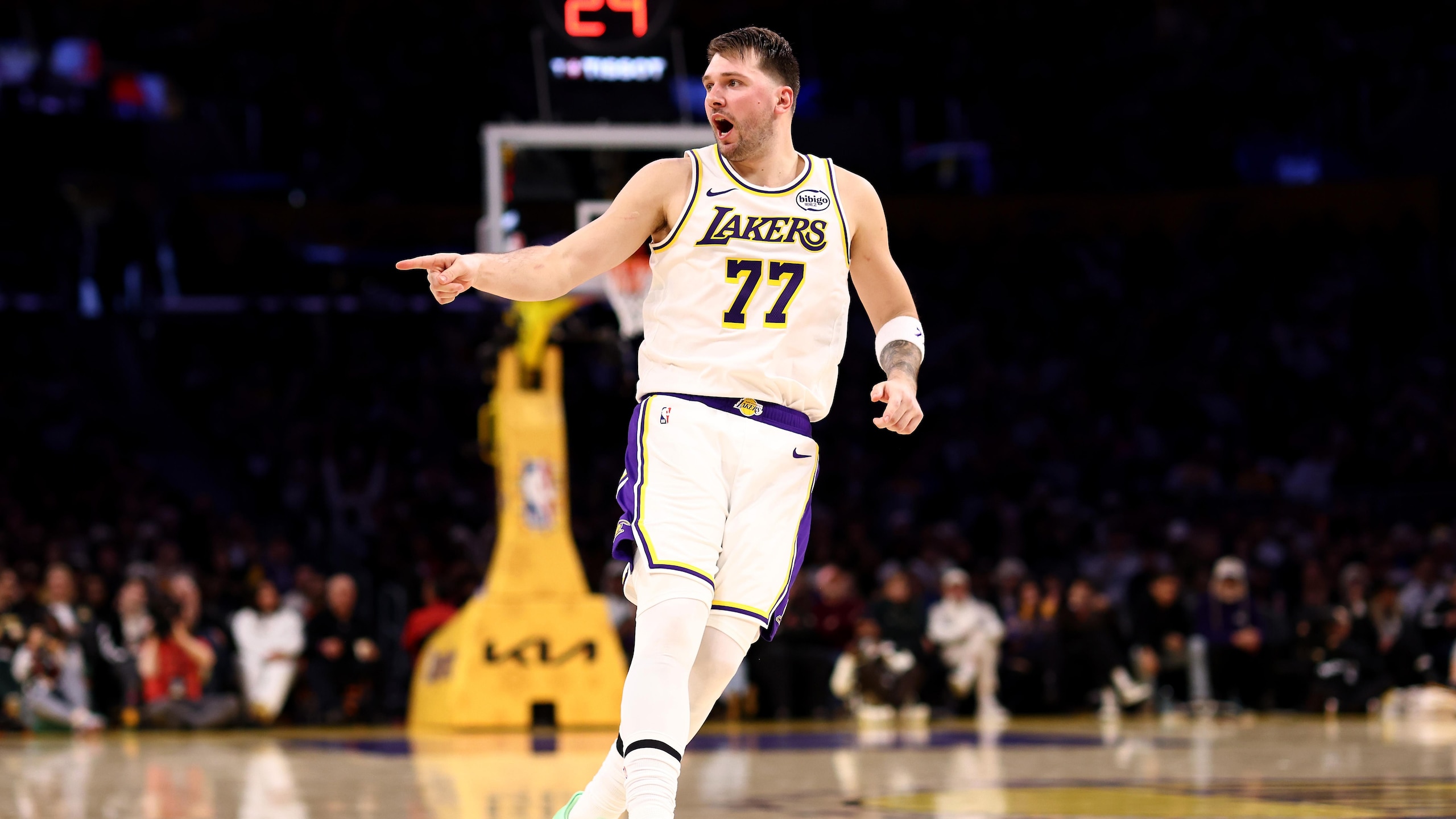 Houston Rockets v Los Angeles Lakers
