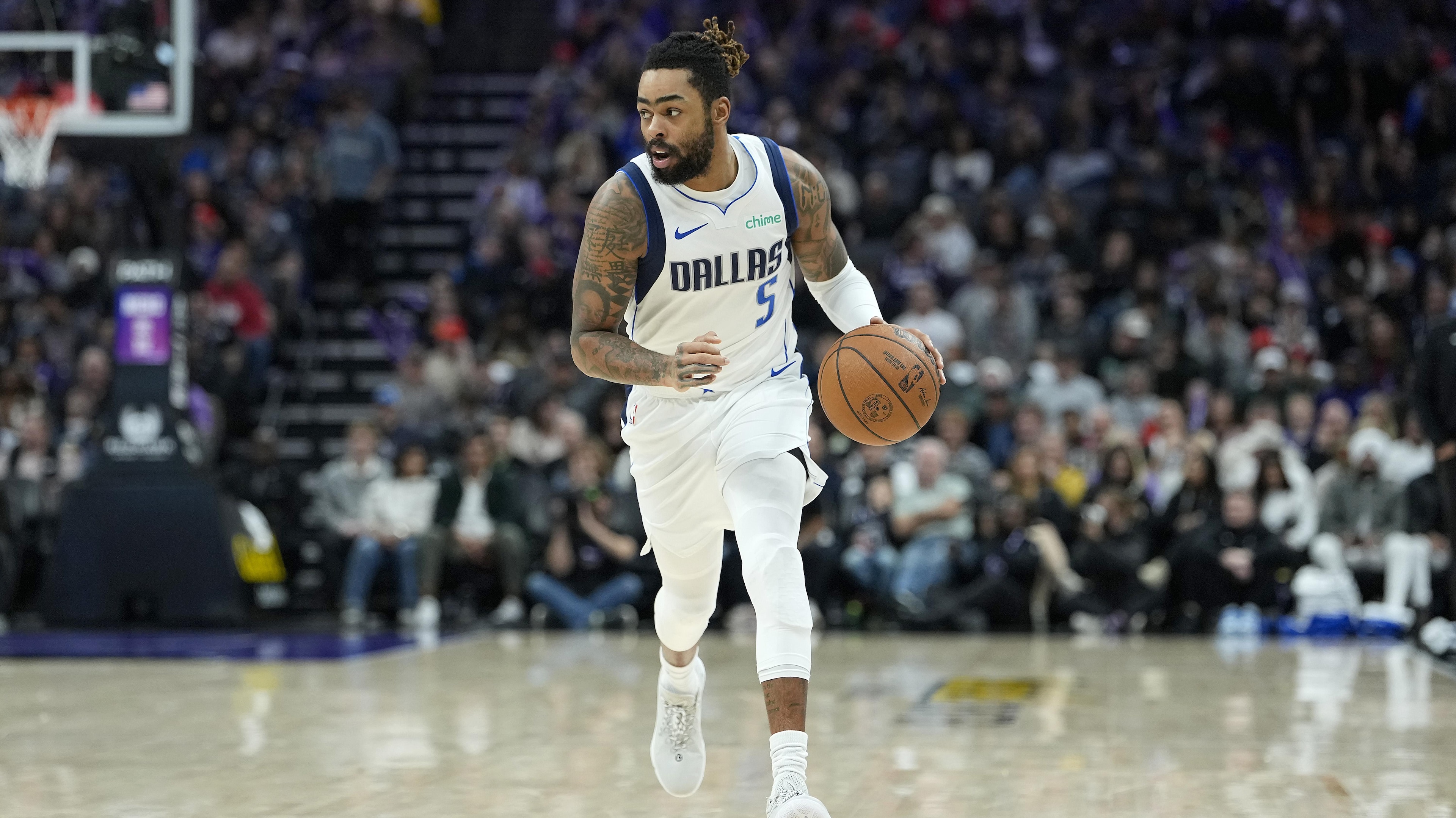 Dallas Mavericks v Sacramento Kings