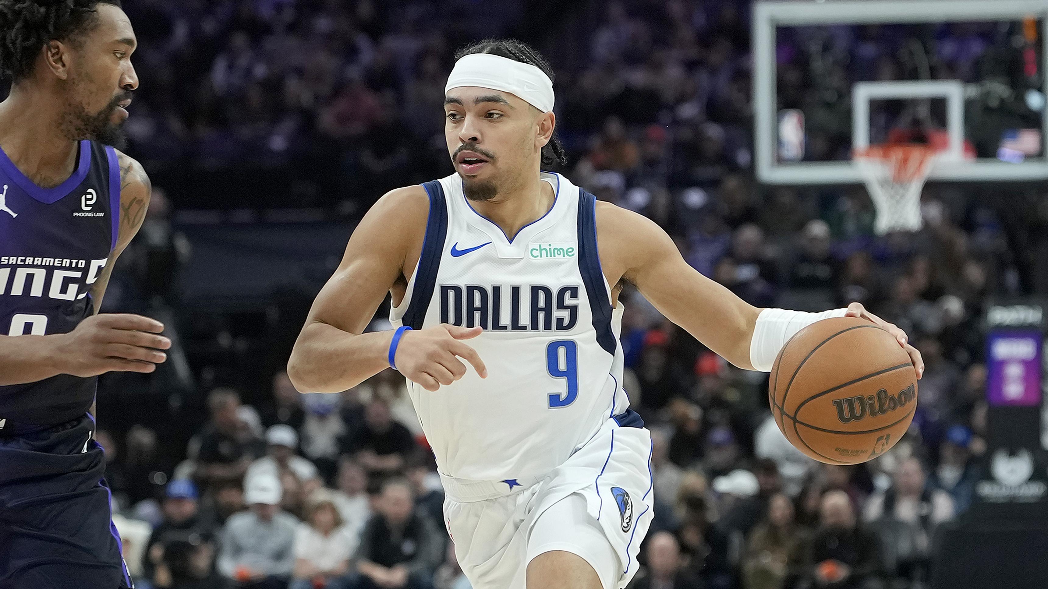 Dallas Mavericks v Sacramento Kings