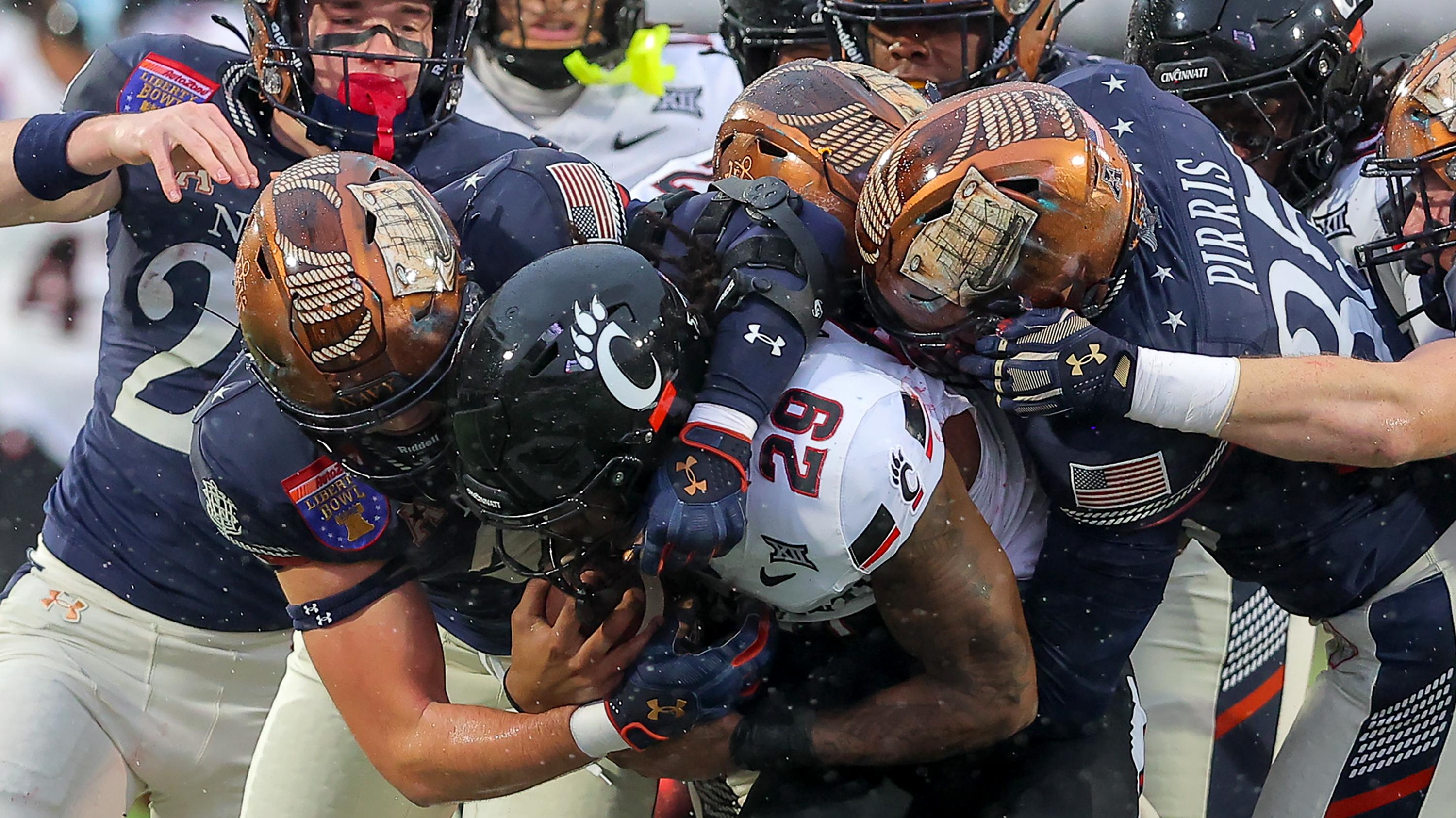 COLLEGE FOOTBALL: JAN 02 AutoZone Liberty Bowl Navy vs Cincinnati