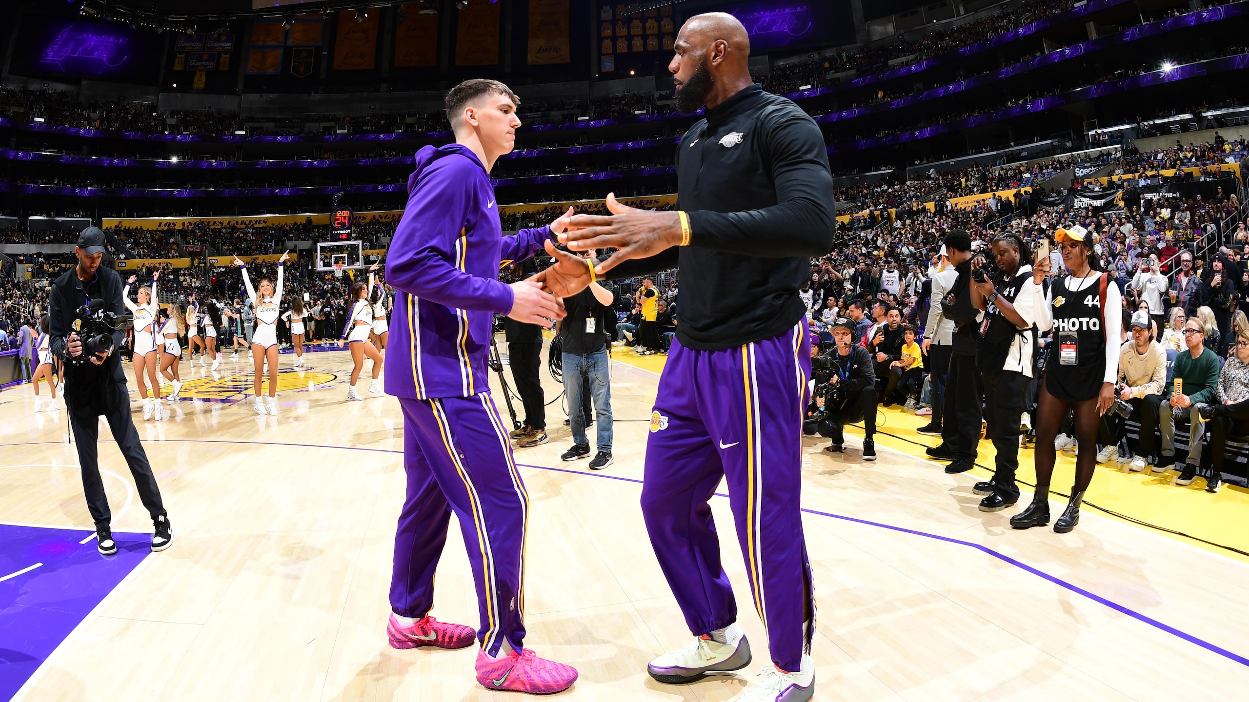 Memphis Grizzlies v Los Angeles Lakers