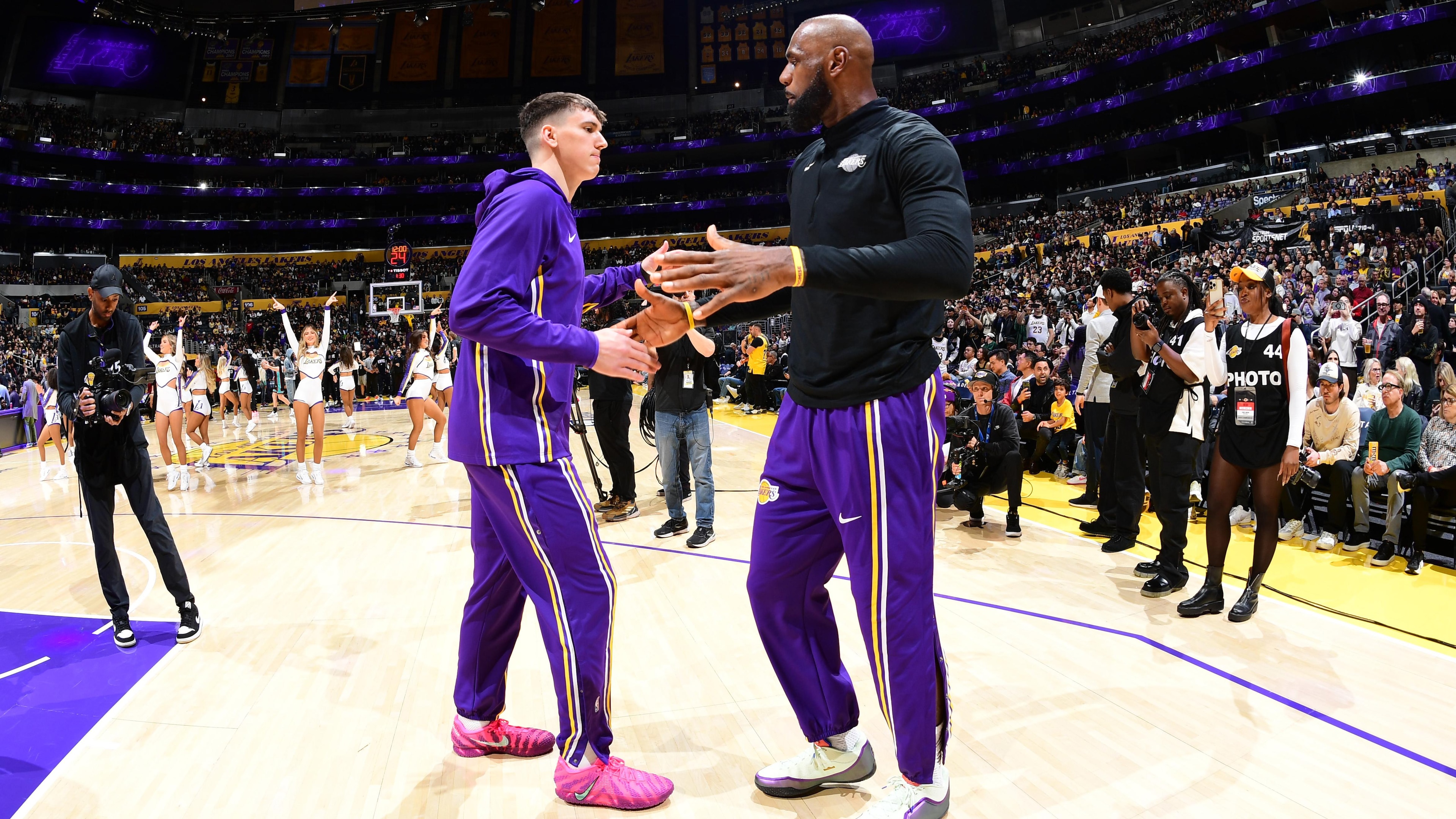 Memphis Grizzlies v Los Angeles Lakers