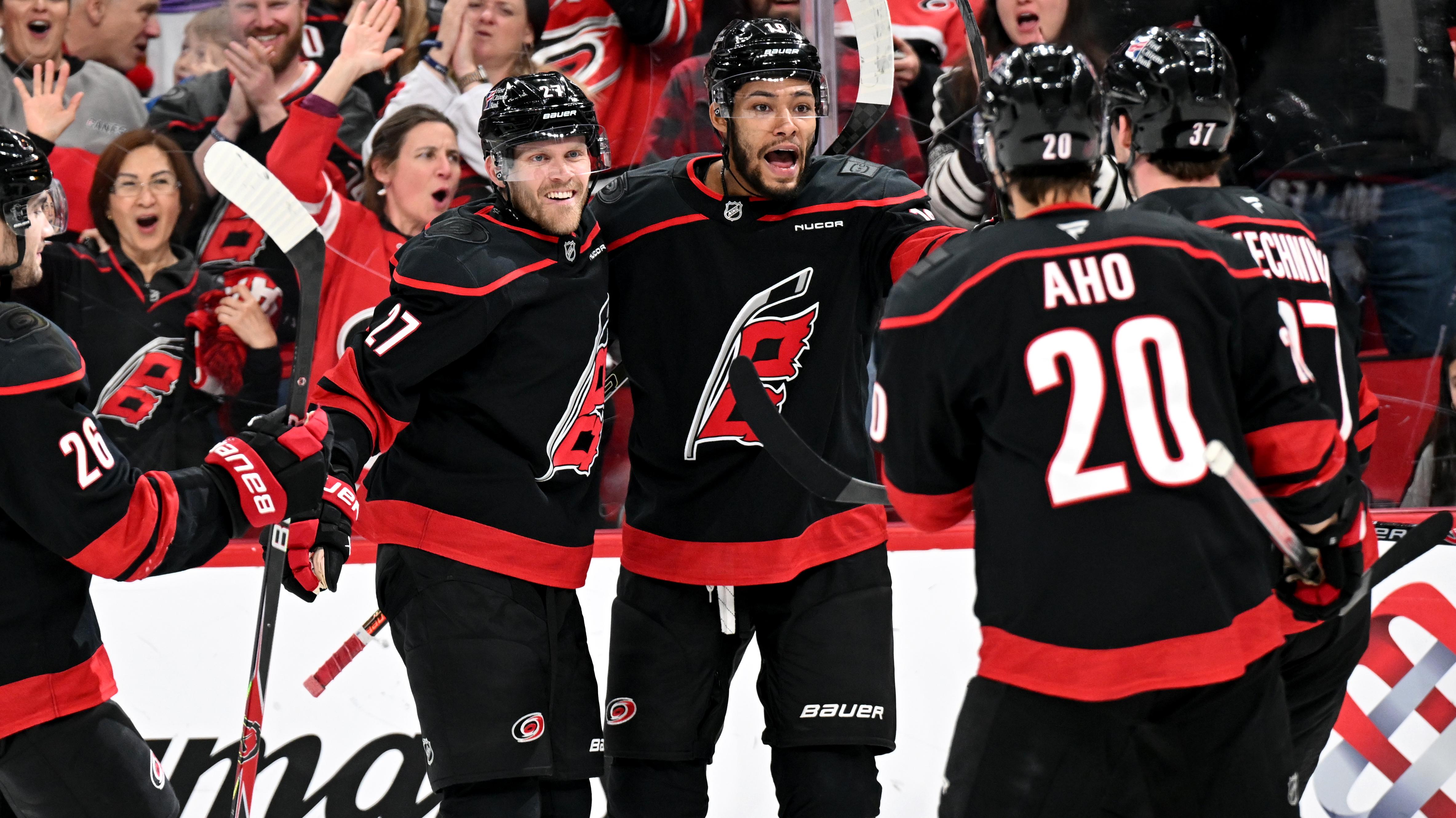 NHL: JAN 06 Stars at Hurricanes