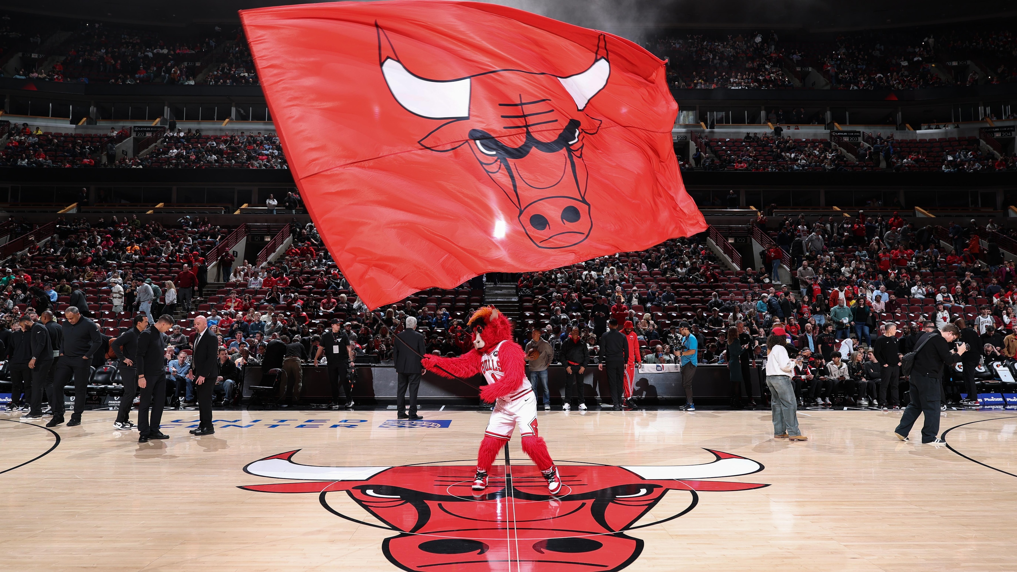 Lakers fall to Bulls on Josh Giddey's half-court buzzer-beater – Orange  County Register, image size:3555x2000