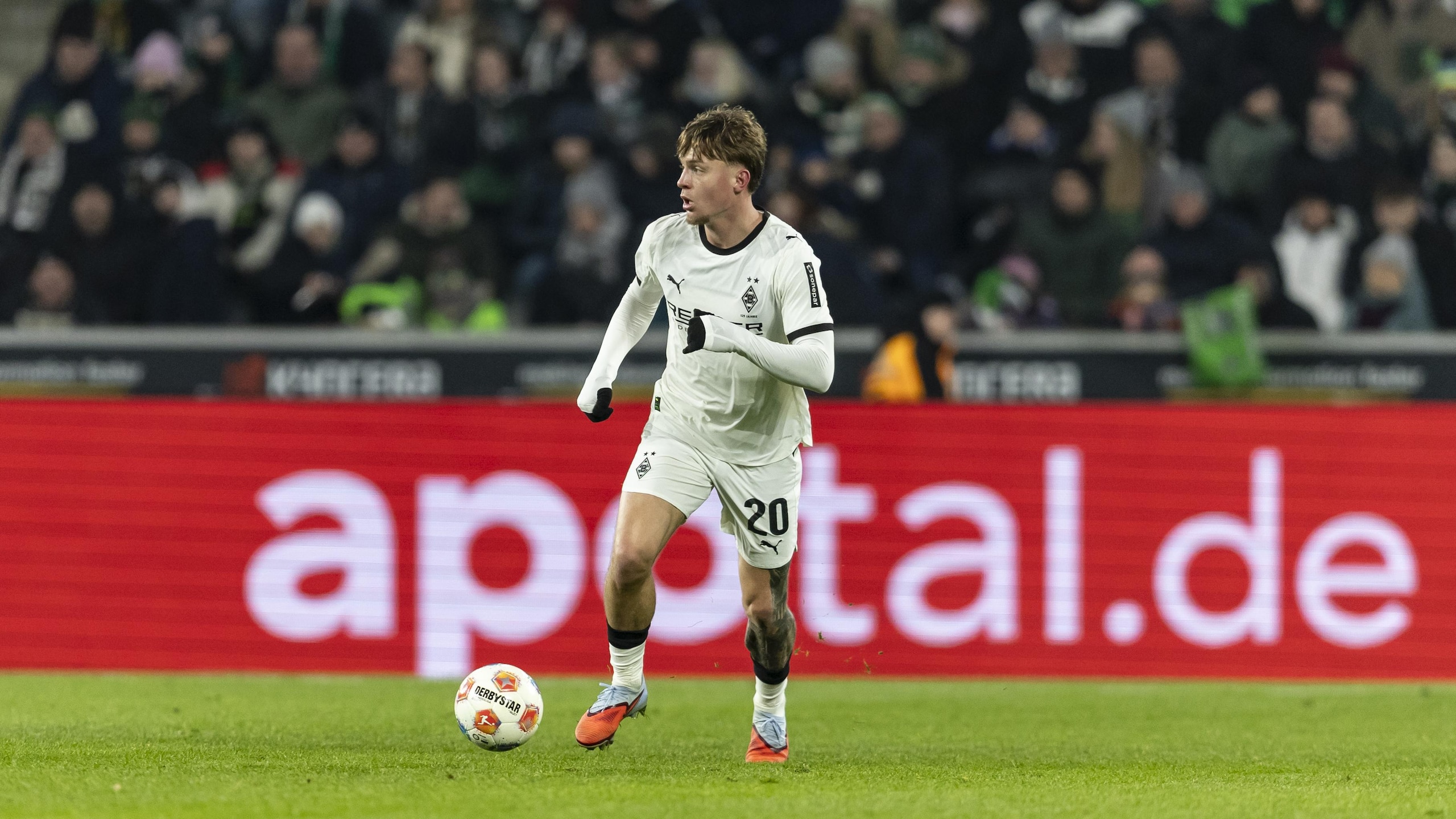 Borussia Mönchengladbach v FC Augsburg - Bundesliga Borussia Mönchengladbach v FC Augsburg - Bundesliga