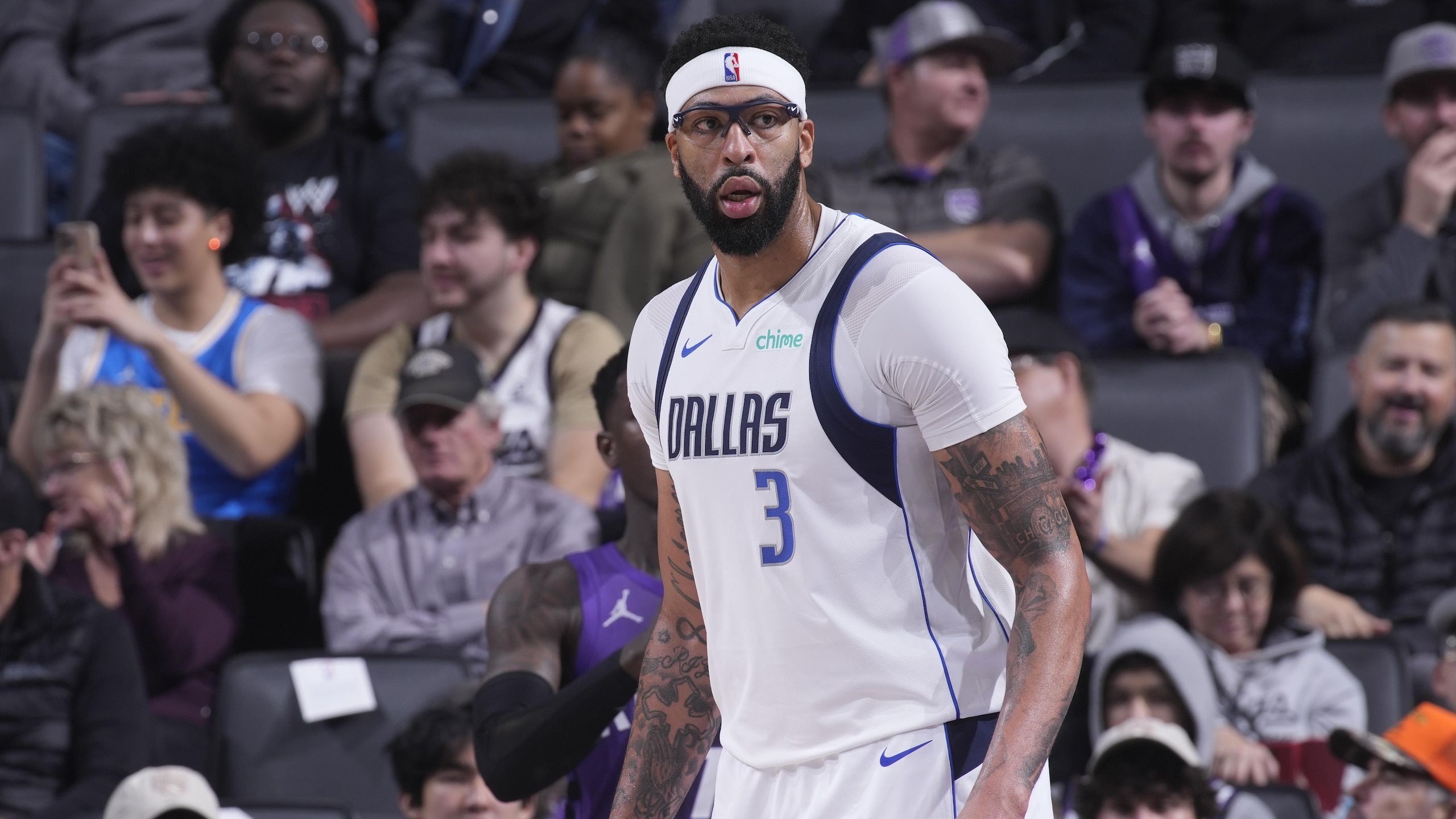 Dallas Mavericks v Sacramento Kings