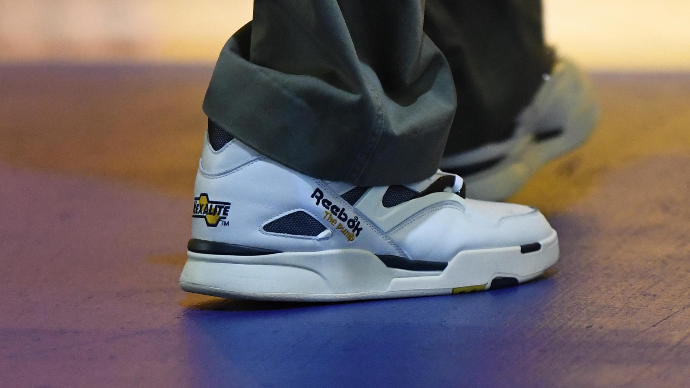 Stephen Curry Honors Father Dell With Reebok Pump Shoes in Photo Before Hornets vs. Warriors