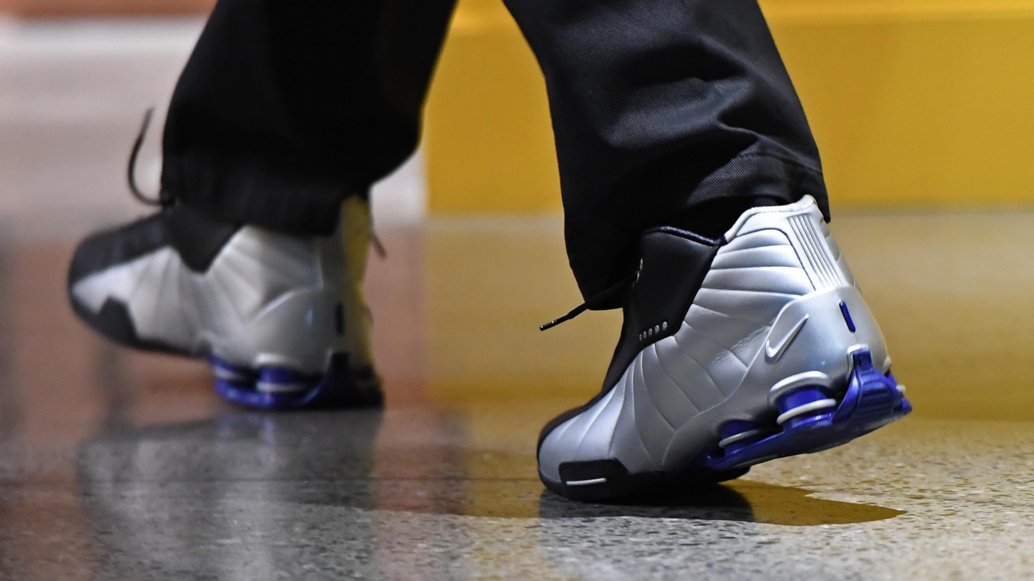 Steph Curry Pays Tribute to Vince Carter, Wears Nike Shox BB$ in Photo Before Warriors vs. Raptors