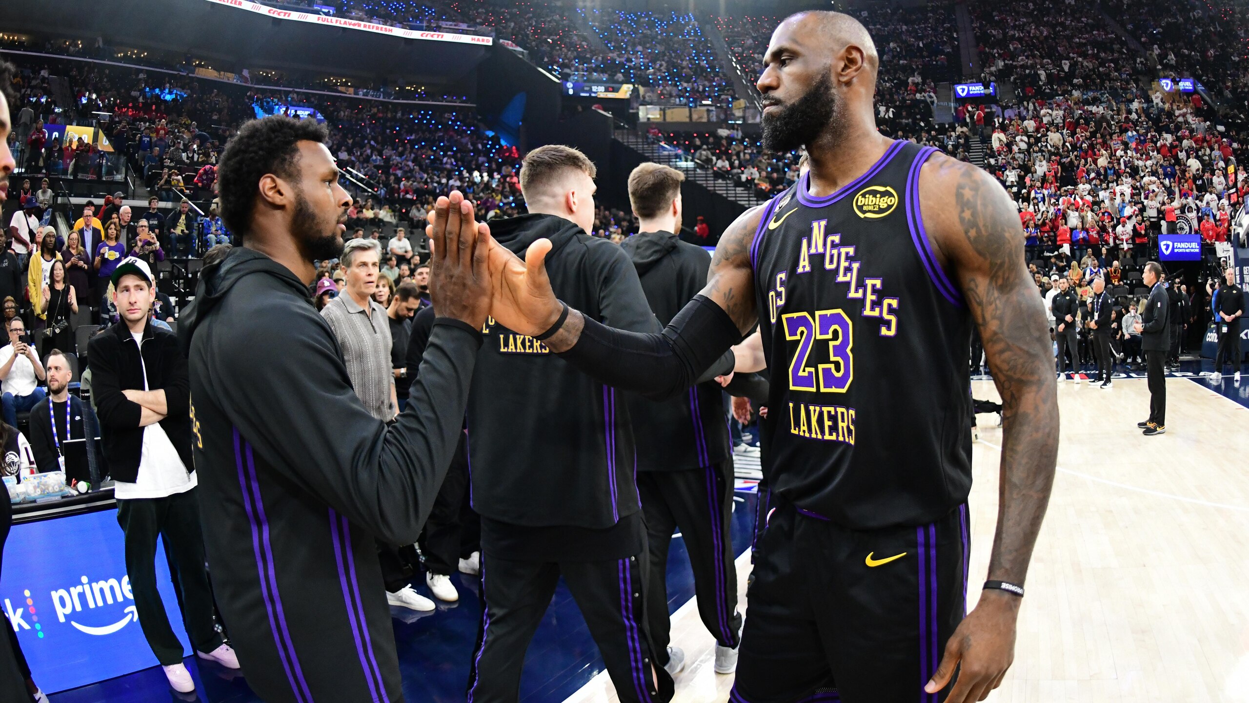 Los Angeles Lakers v Los Angeles Clippers