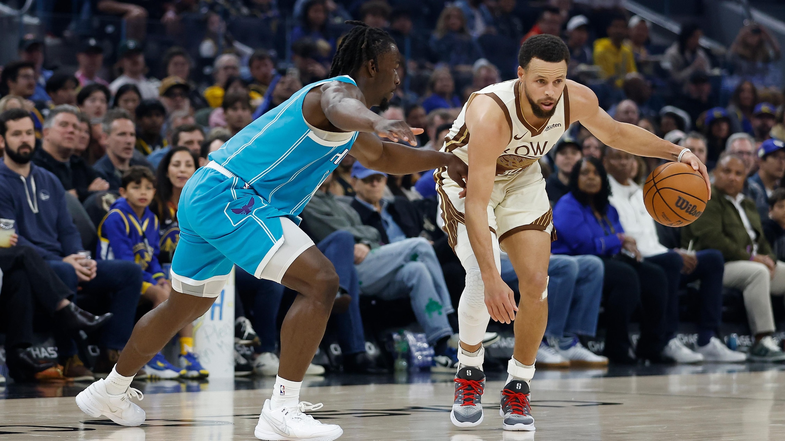 Charlotte Hornets v Golden State Warriors Charlotte Hornets v Golden State Warriors