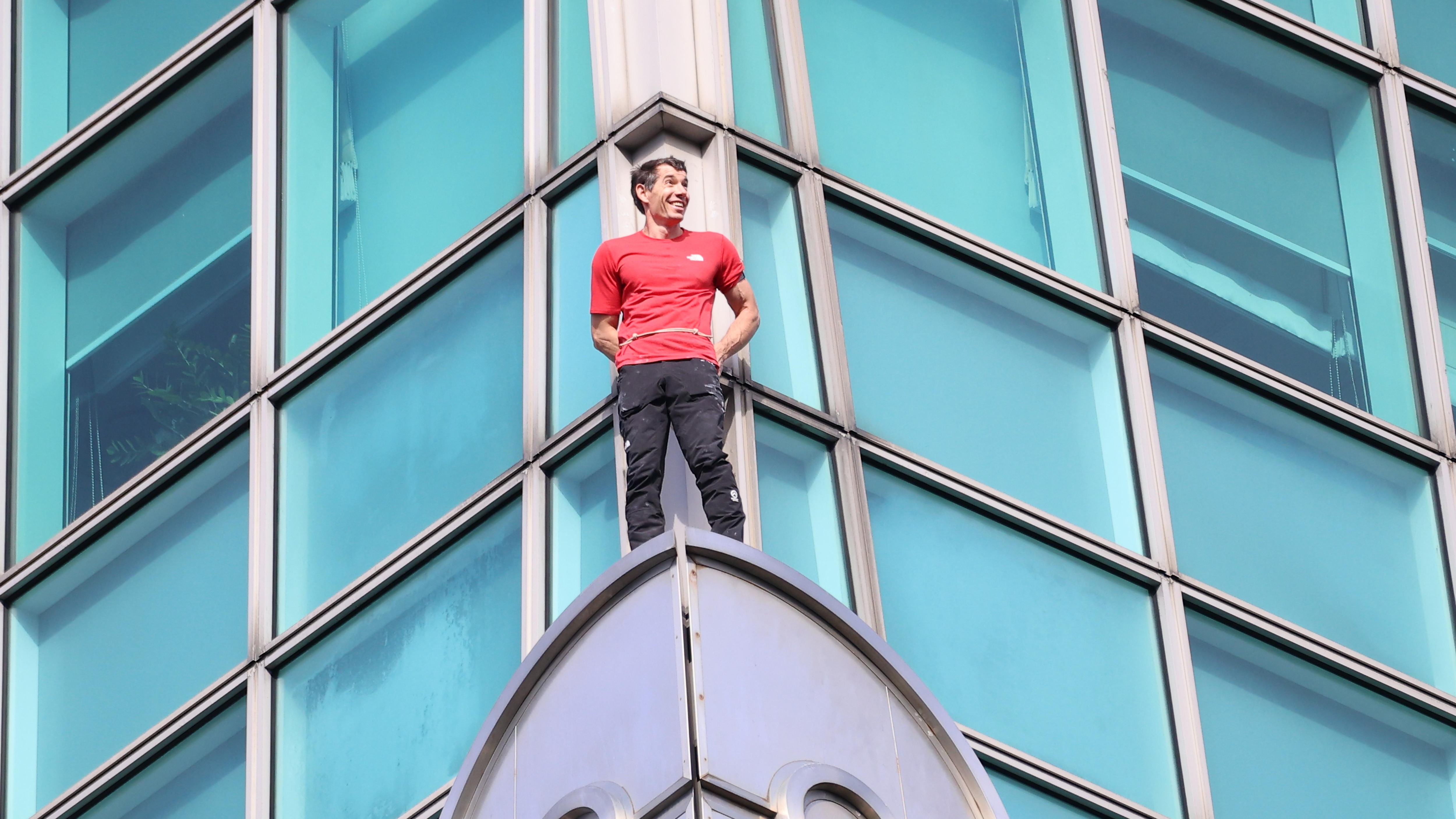American Climber Alex Honnold Climbs Taipei 101 Building
