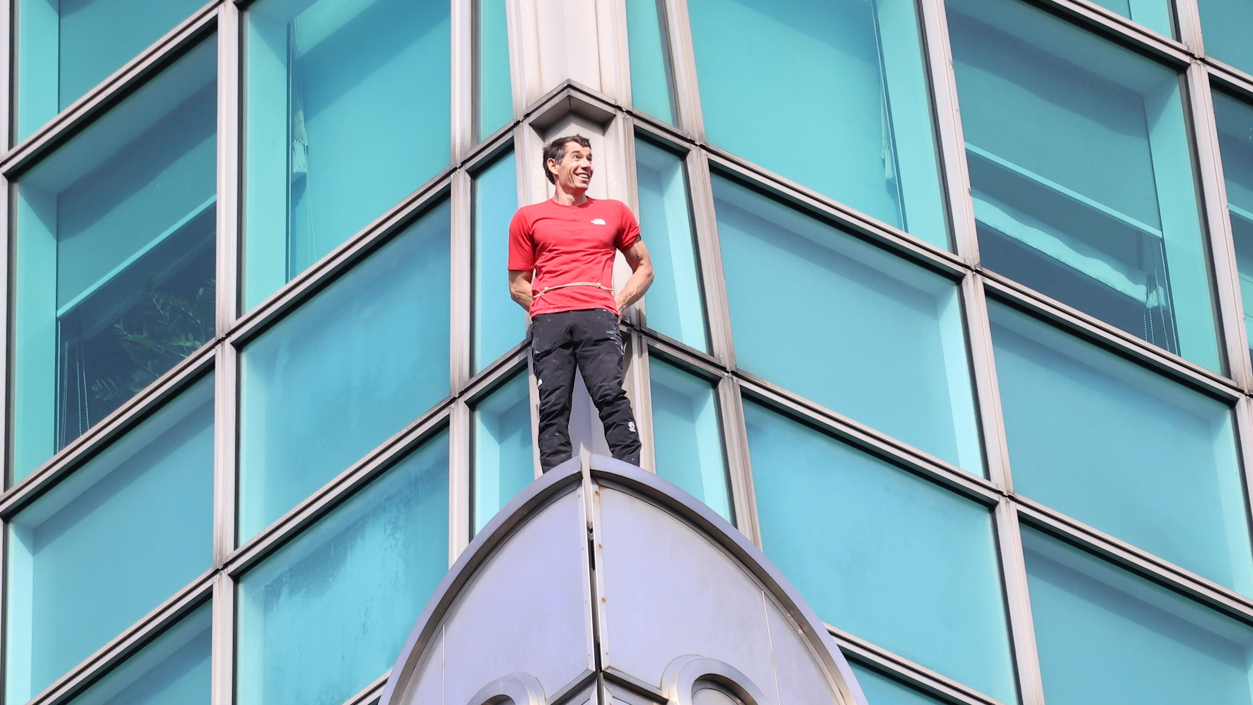 American Climber Alex Honnold Climbs Taipei 101 Building American Climber Alex Honnold Climbs Taipei 101 Building