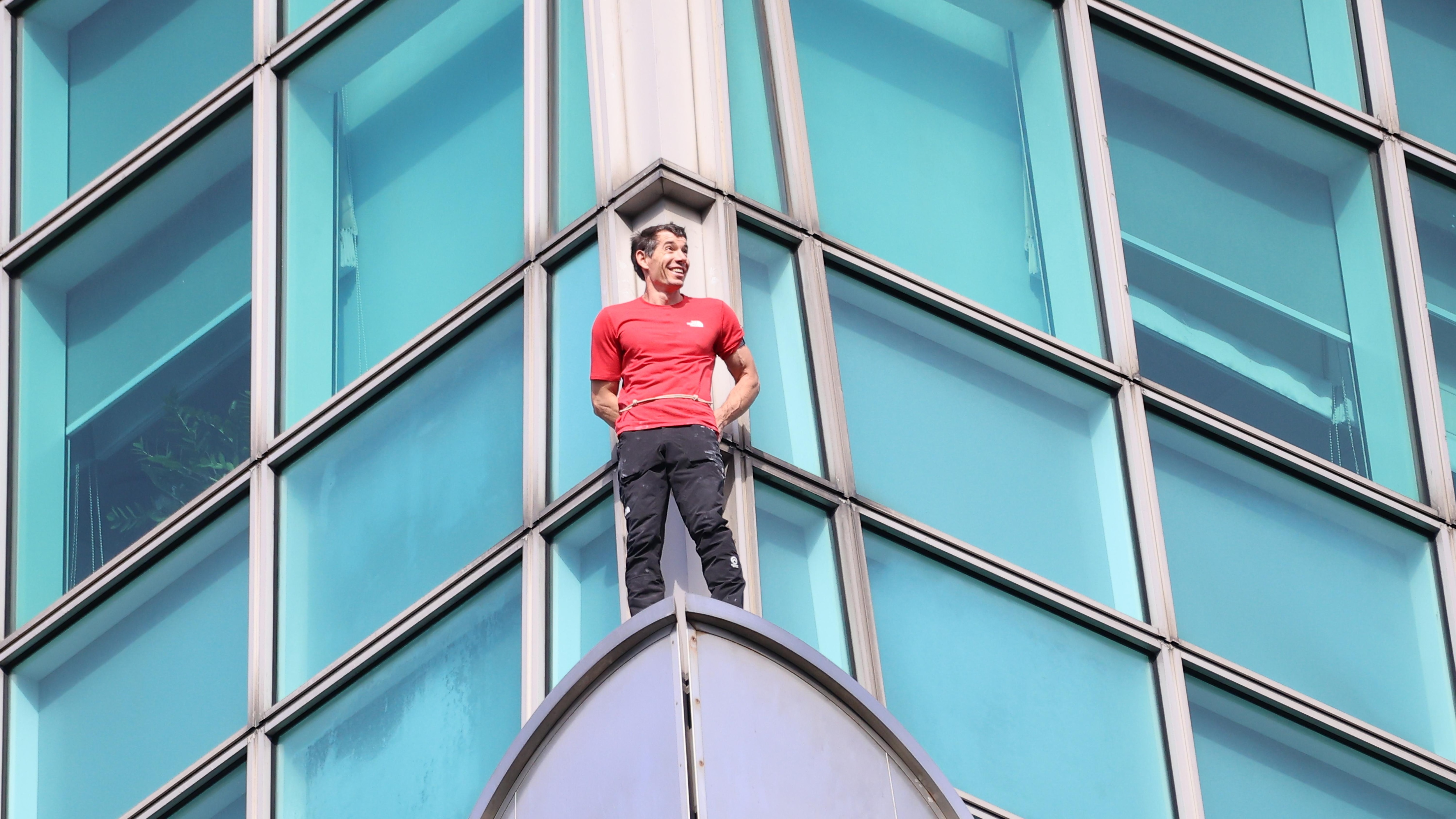 American Climber Alex Honnold Climbs Taipei 101 Building