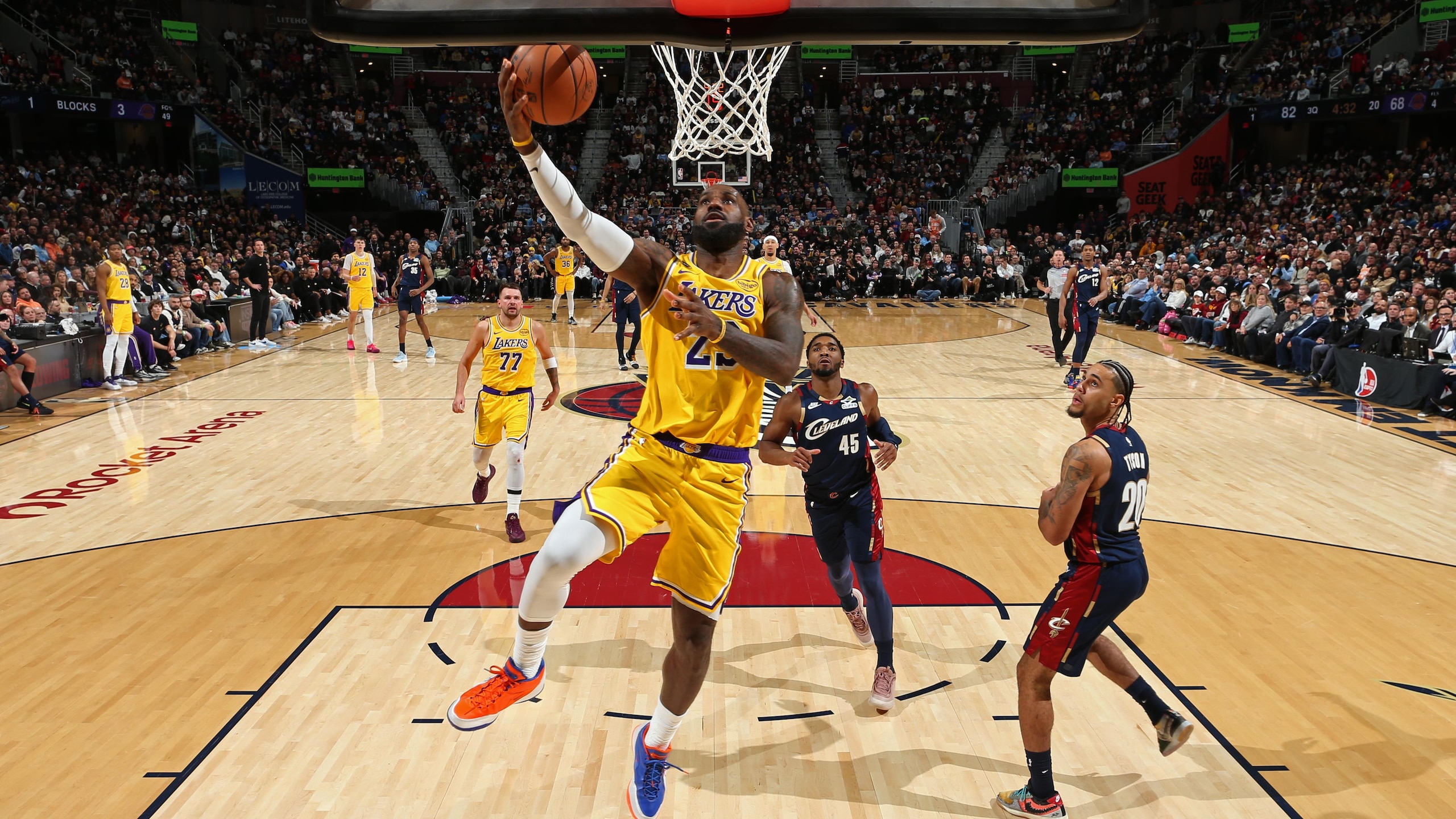 Los Angeles Lakers v Cleveland Cavaliers Los Angeles Lakers v Cleveland Cavaliers