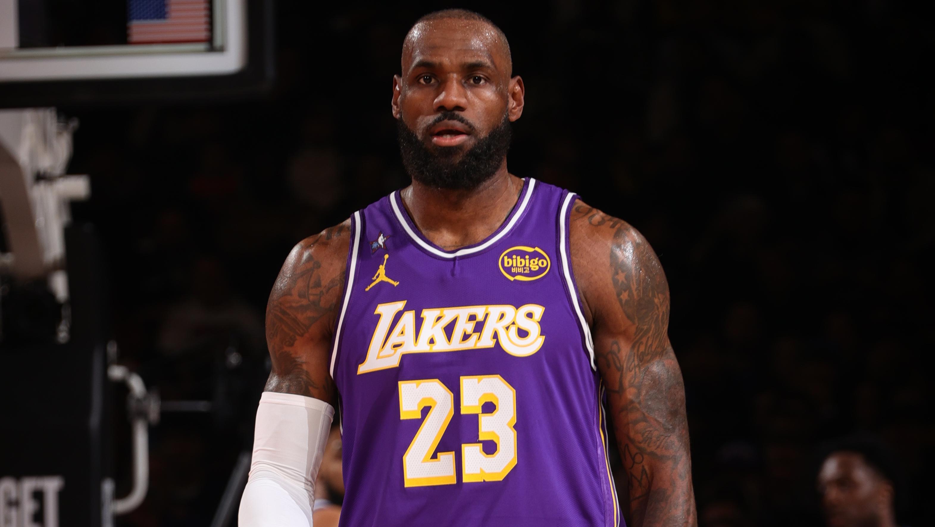 Los Angeles Lakers v New York Knicks