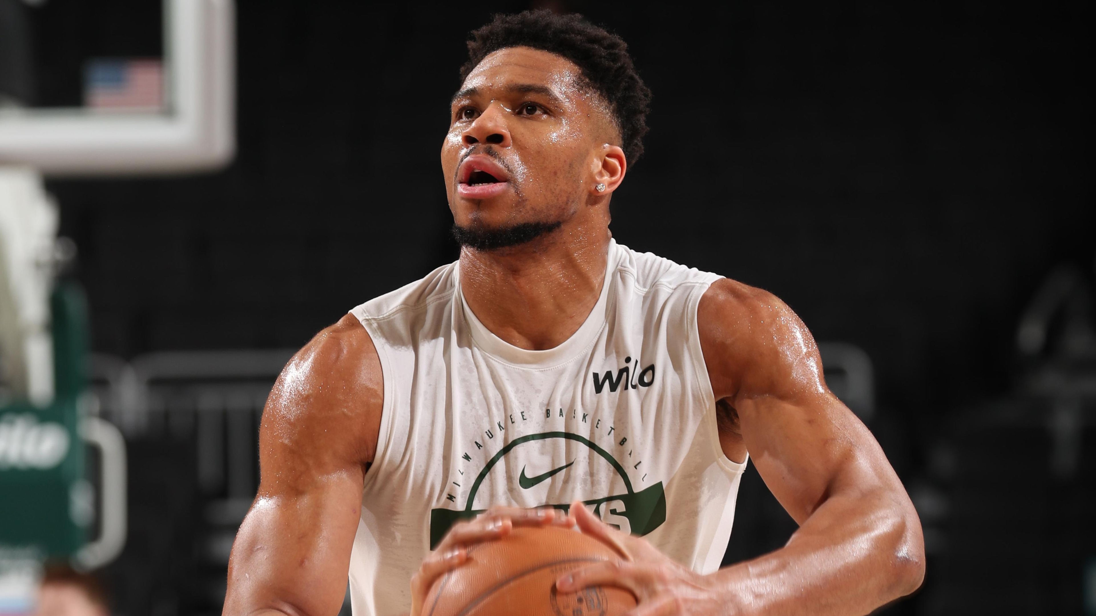 Chicago Bulls v Milwaukee Bucks Chicago Bulls v Milwaukee Bucks