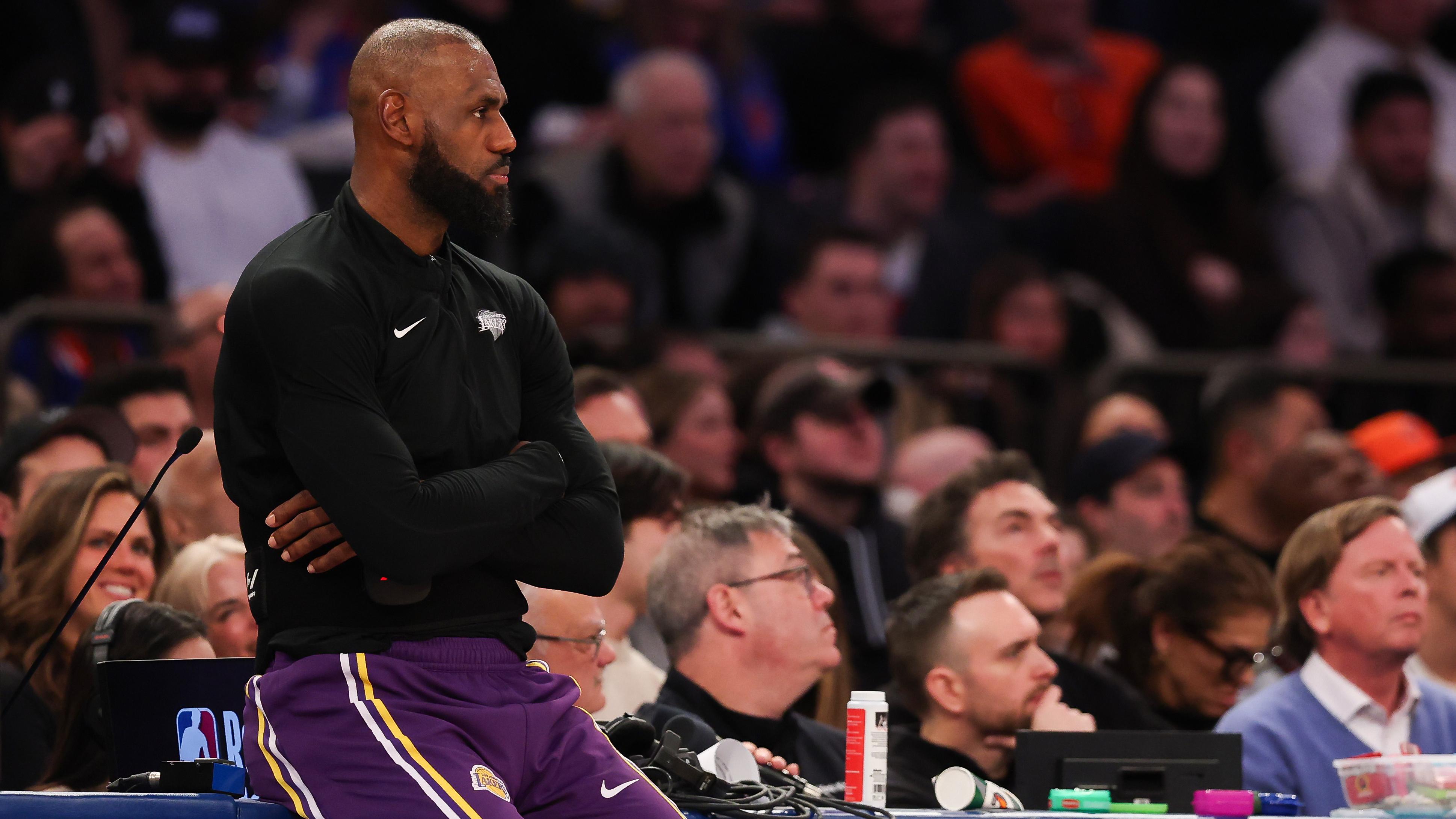 Los Angeles Lakers v New York Knicks