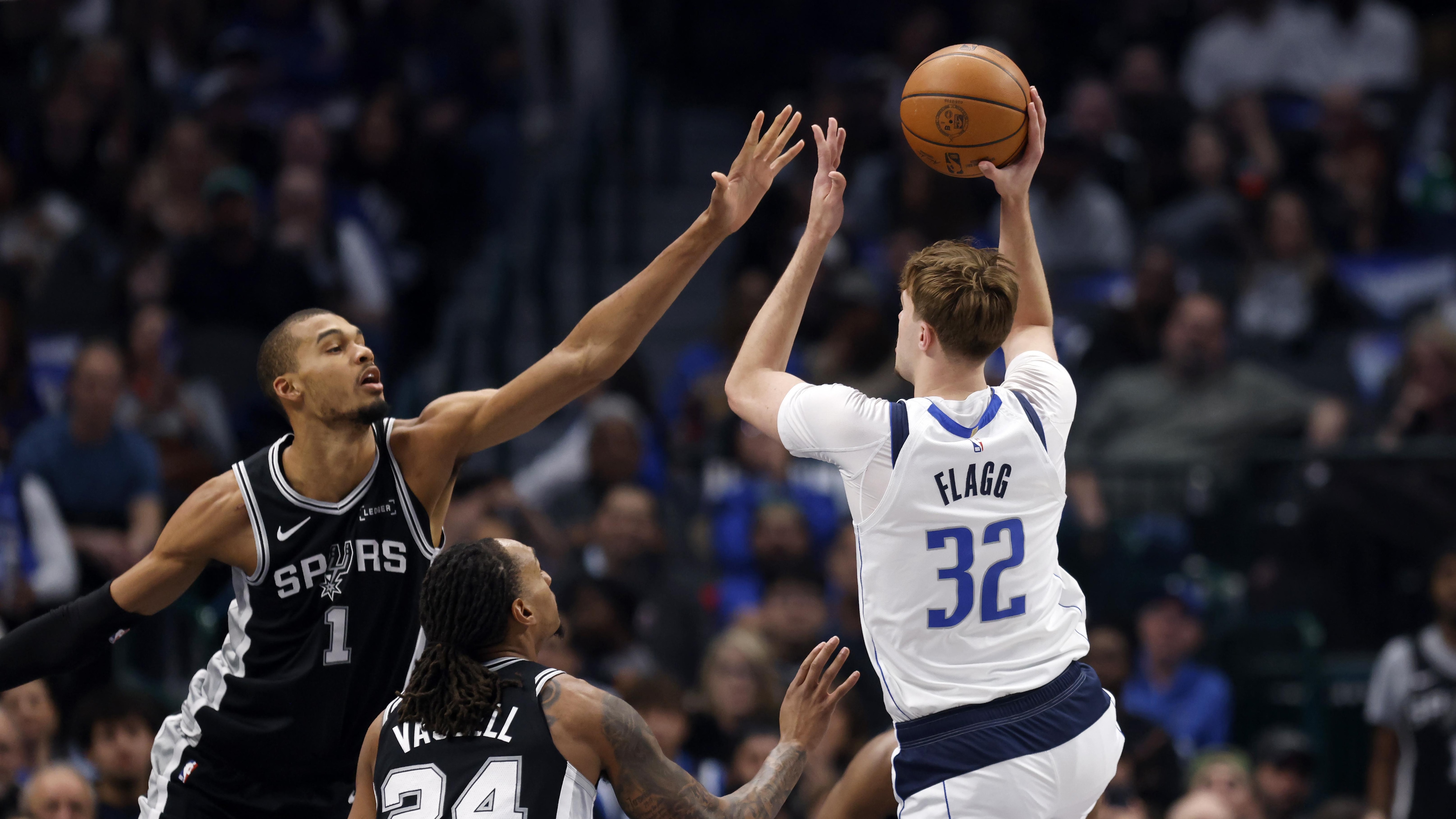 San Antonio Spurs v Dallas Mavericks San Antonio Spurs v Dallas Mavericks