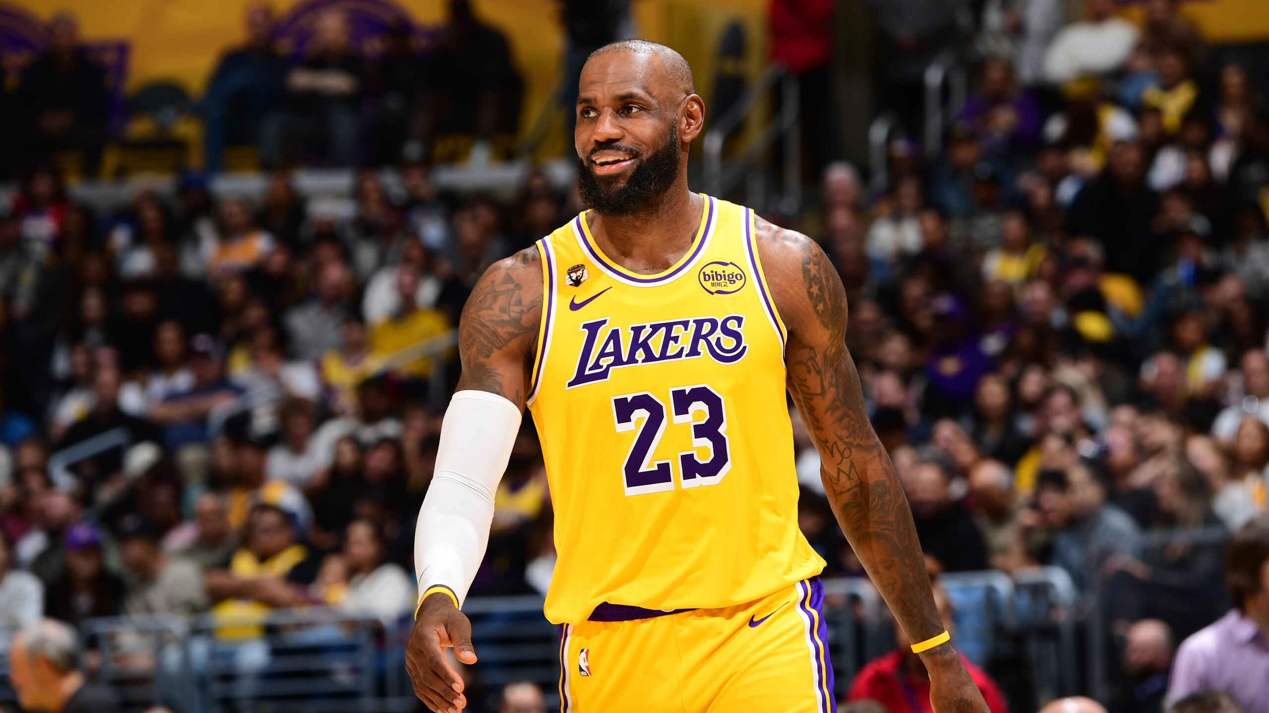 Golden State Warriors v Los Angeles Lakers