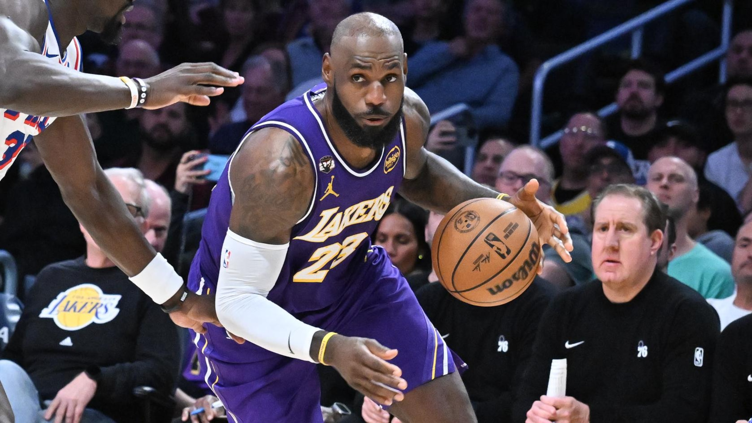 Philadelphia 76ers v Los Angeles Lakers