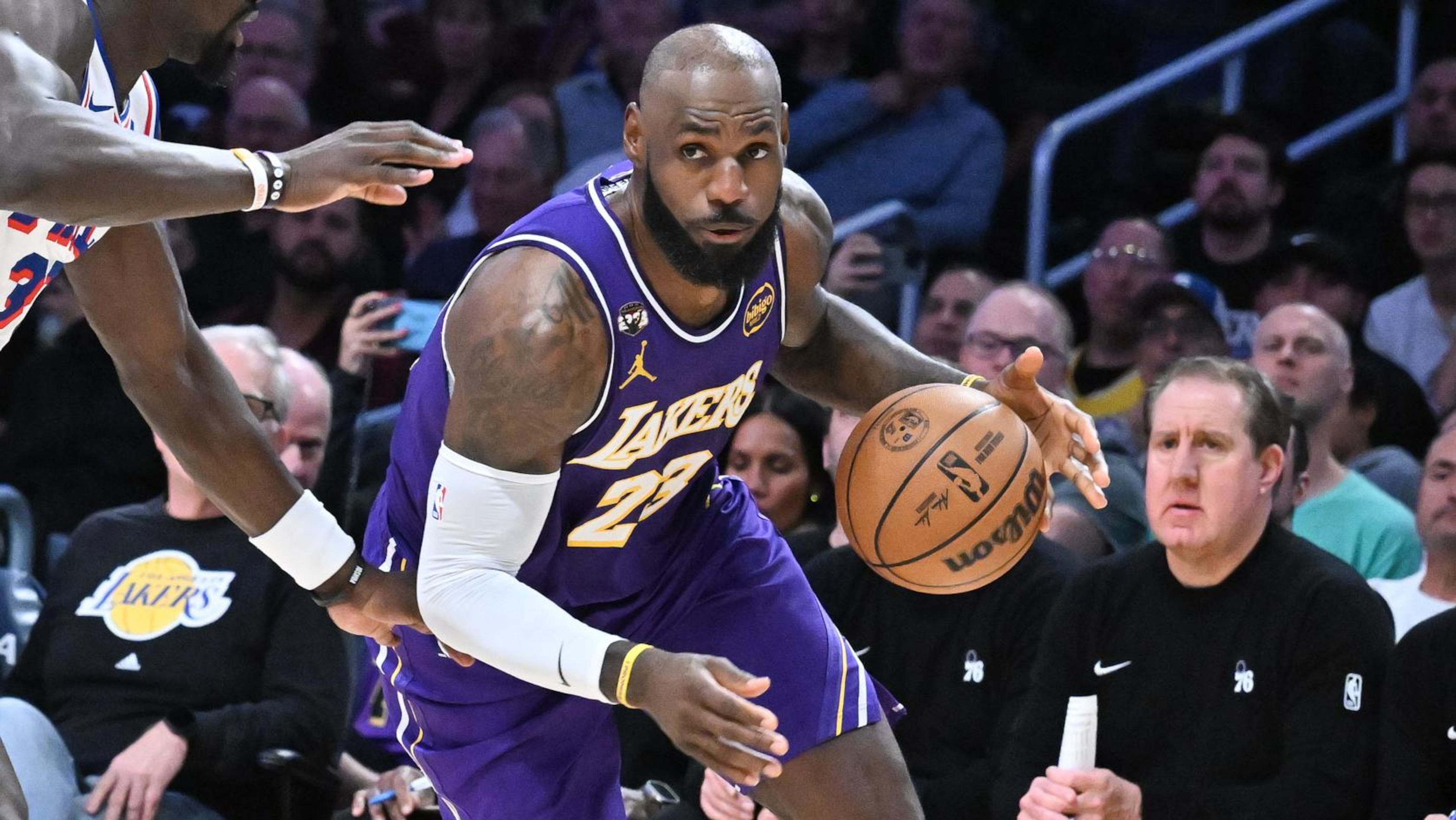 Philadelphia 76ers v Los Angeles Lakers