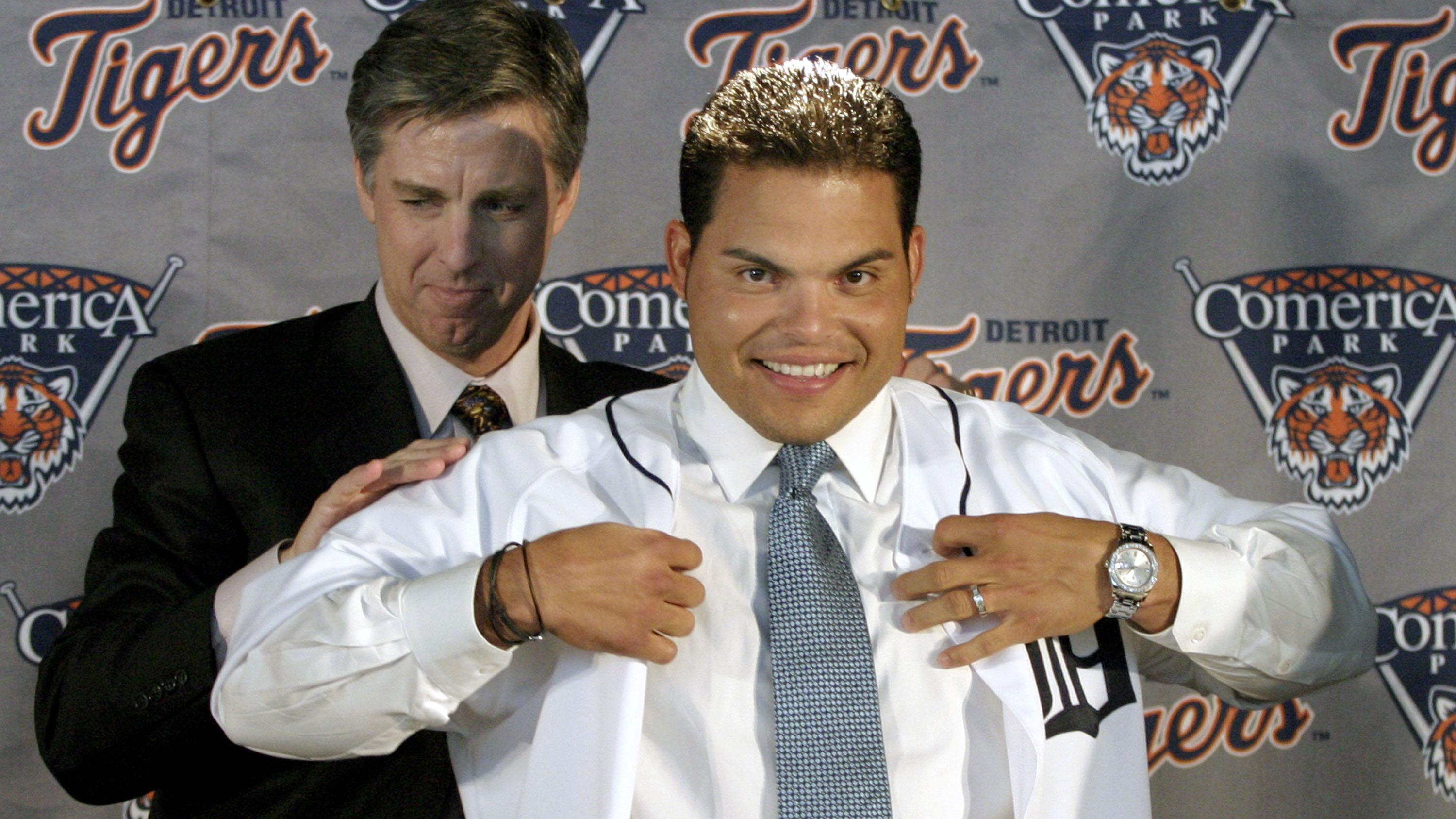 Ivan Rodriguez Signs With The Detroit Tigers