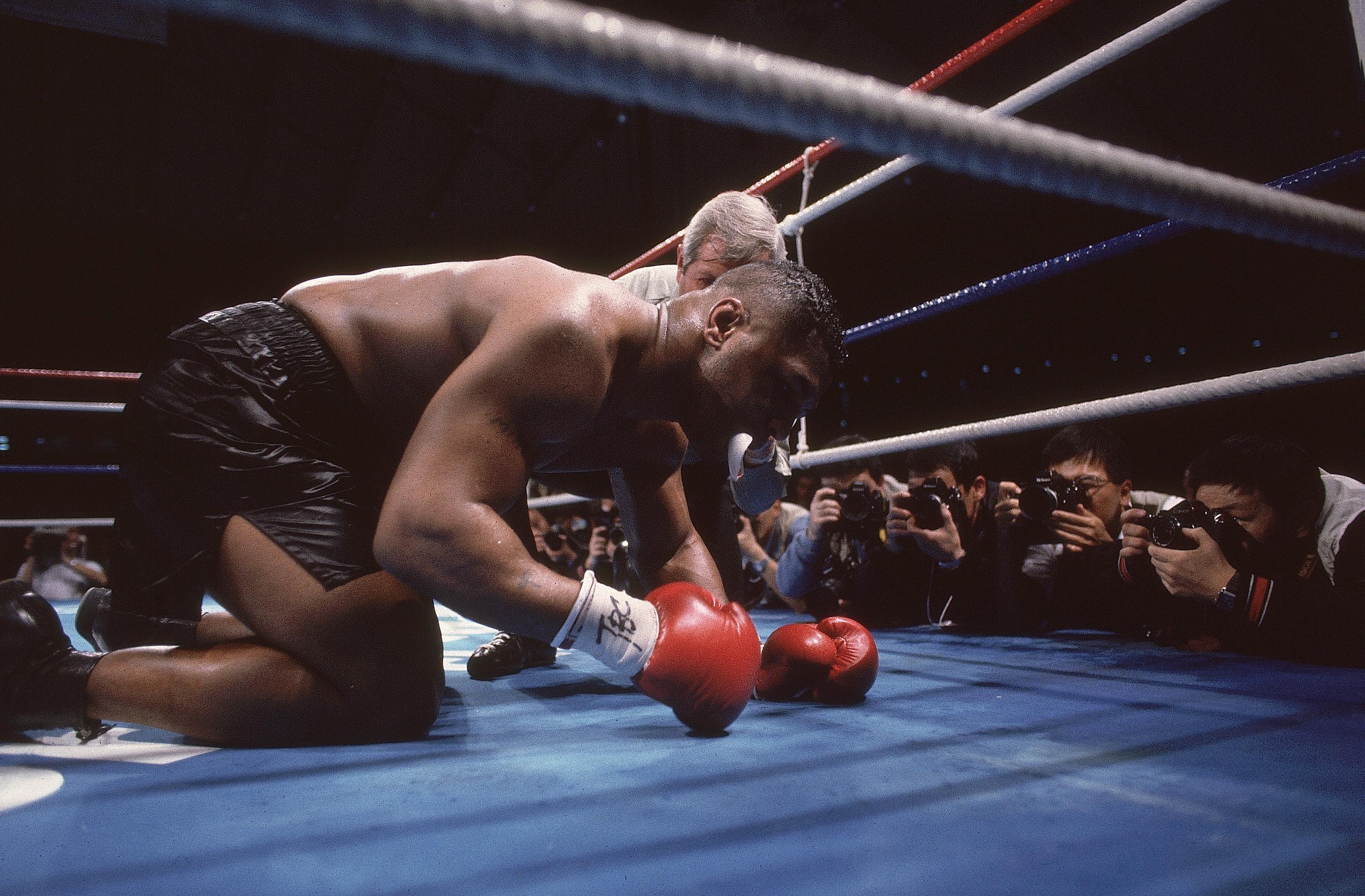 Mike Tyson vs Buster Douglas, 1990 WBC/WBA/IBF Heavyweight Title