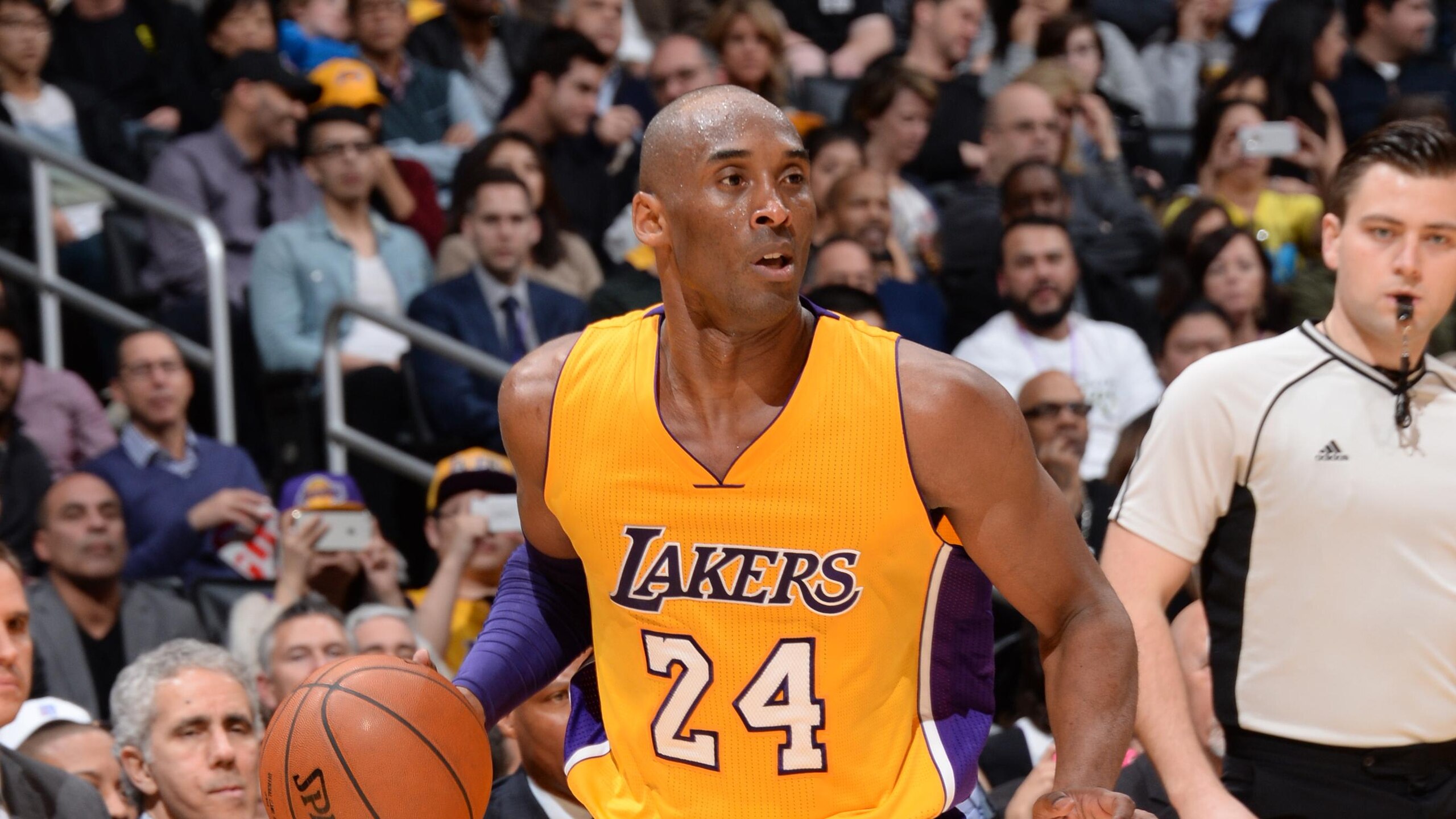 San Antonio Spurs v Los Angeles Lakers