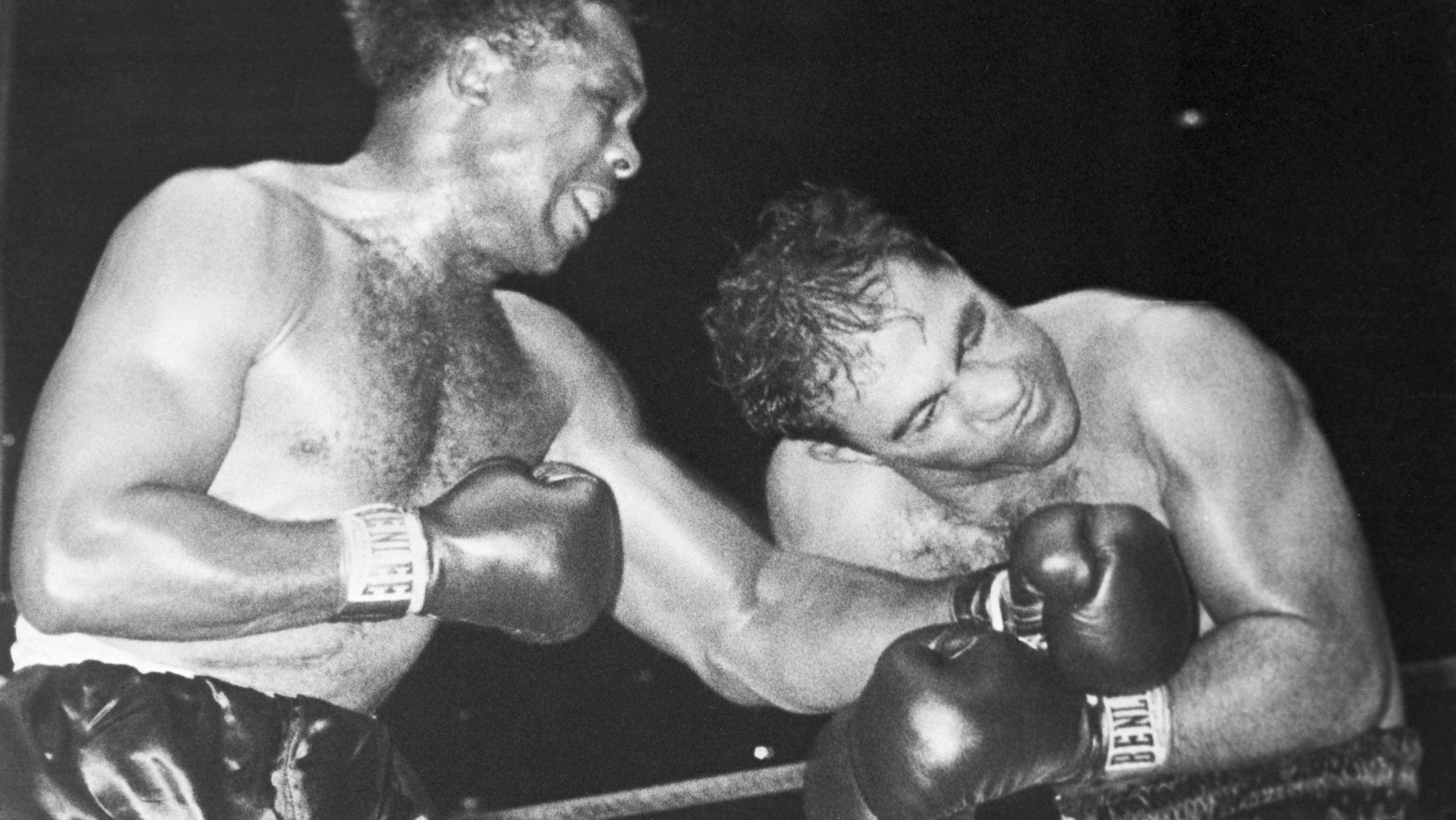 R.Marciano Bent After Punch/Archie Moore R.Marciano Bent After Punch/Archie Moore