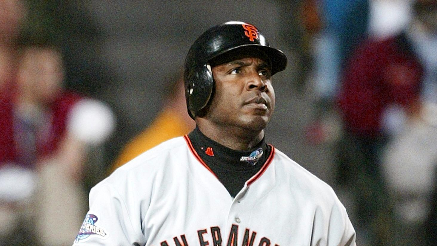 San Francisco Giants slugger Barry Bonds watches t