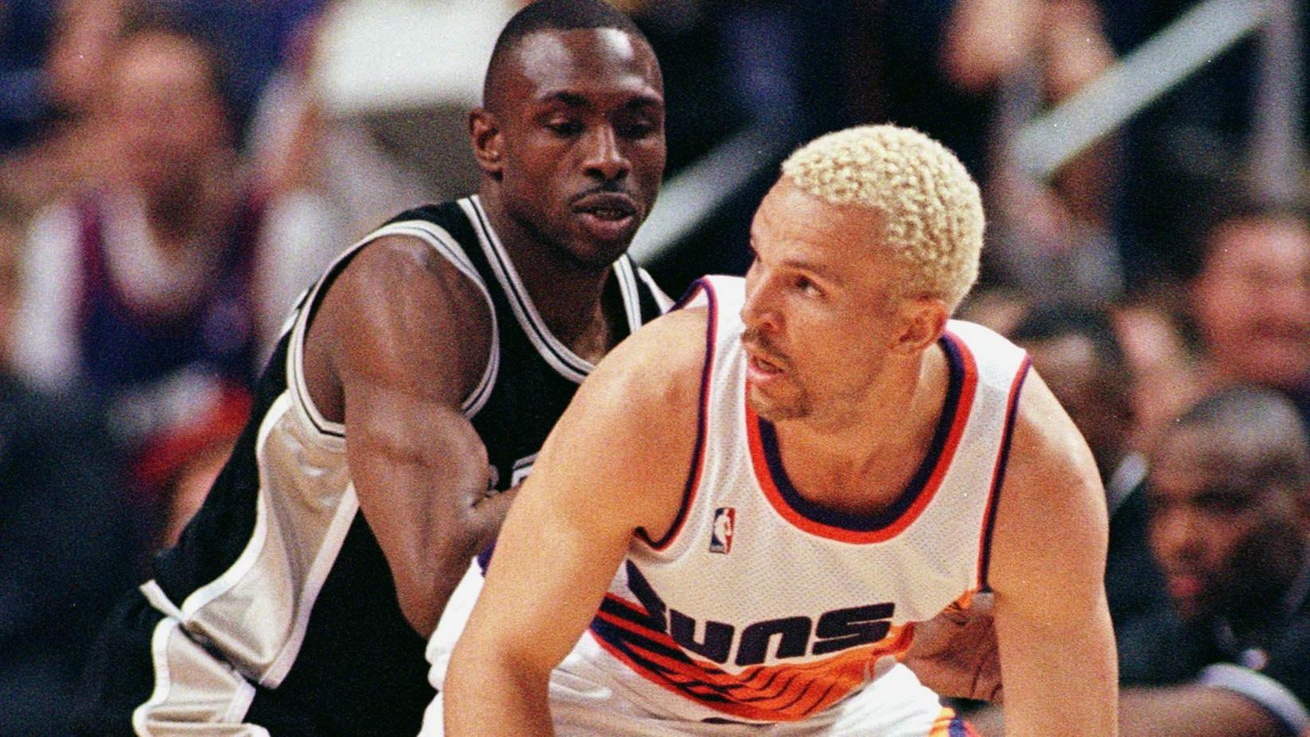 San Antonio Spurs guard Avery Johnson (L) defends San Antonio Spurs guard Avery Johnson (L) defends