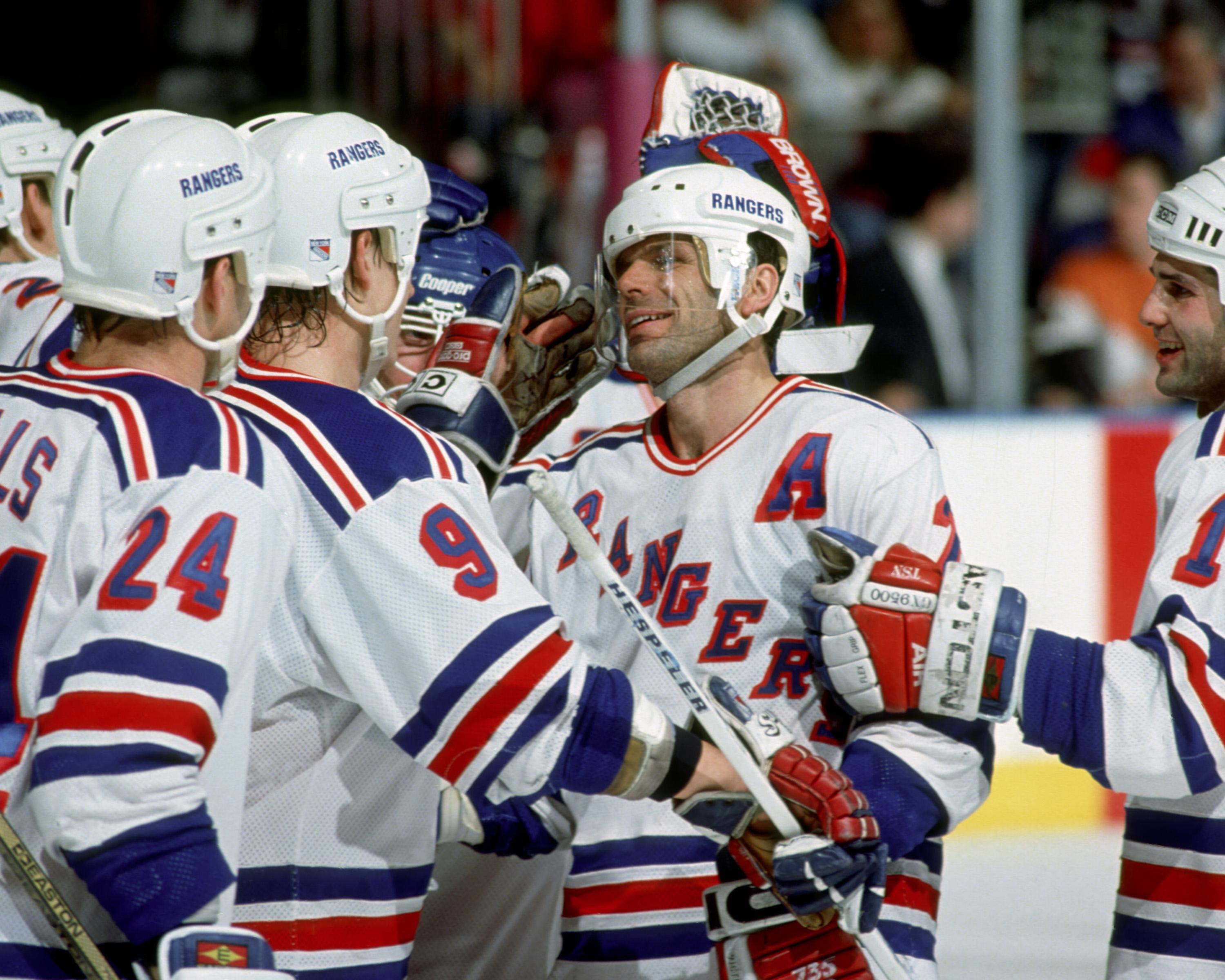 Mike Gartner celebrates his 600th NHL goal...