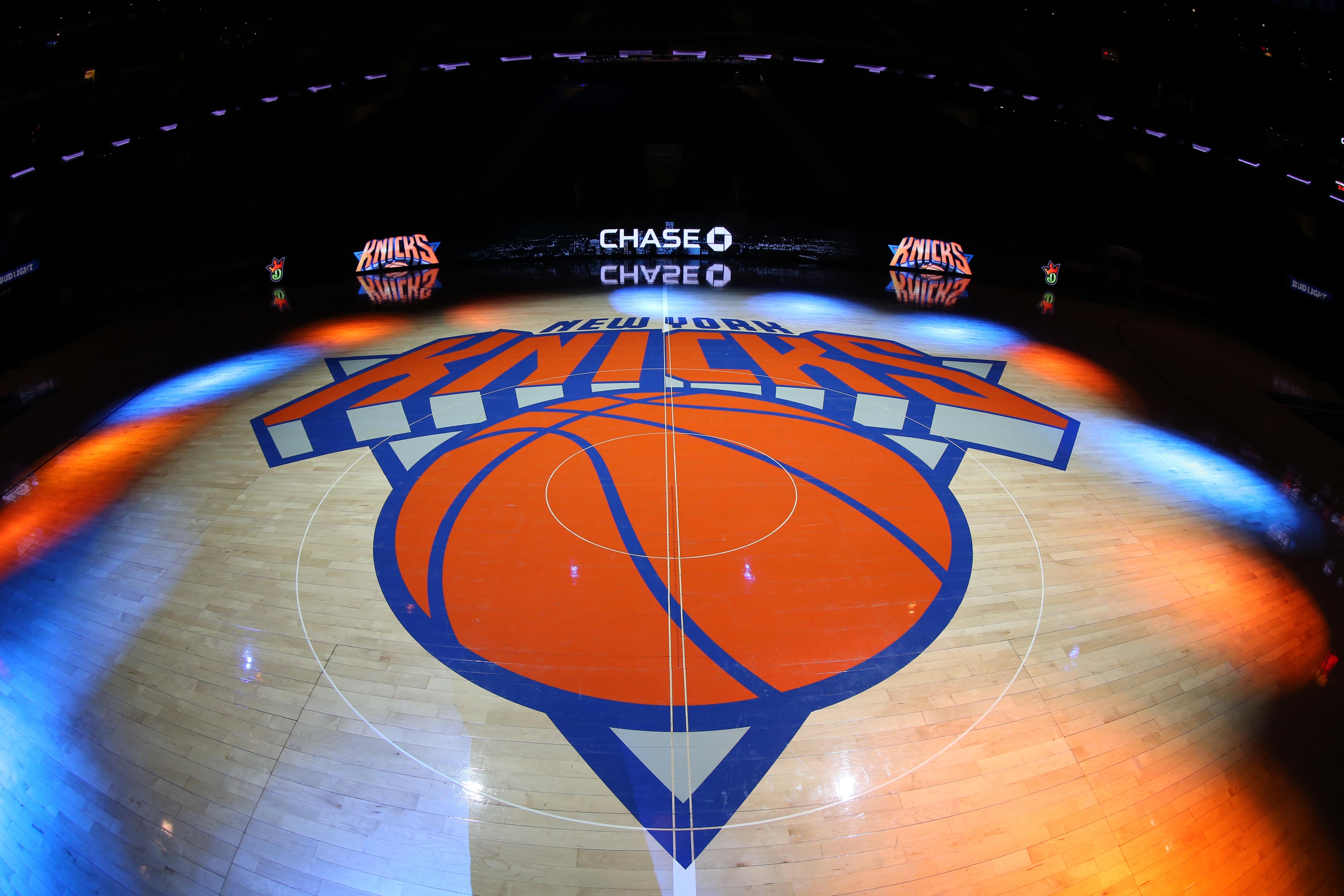 Los Angeles Lakers v New York Knicks